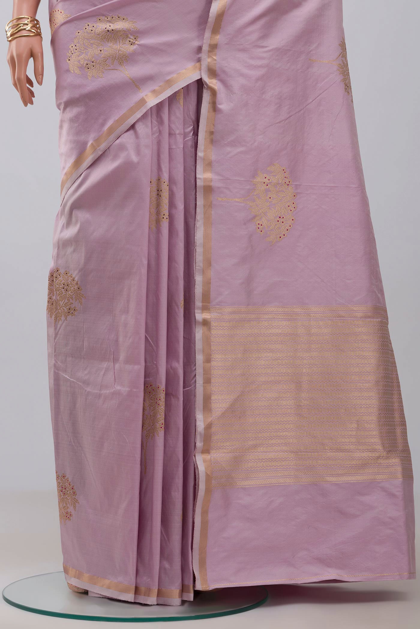 Pleats and pallu of Lavender Banarasi Katan Silk Saree with Zari Butta on the body and Thin Zari Line. 