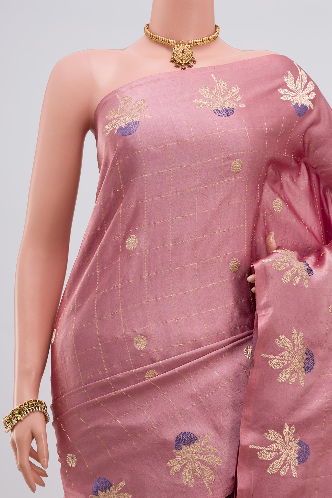 Border image of Pink Banarasi Saree with Checked design on the body and Fancy Border. 