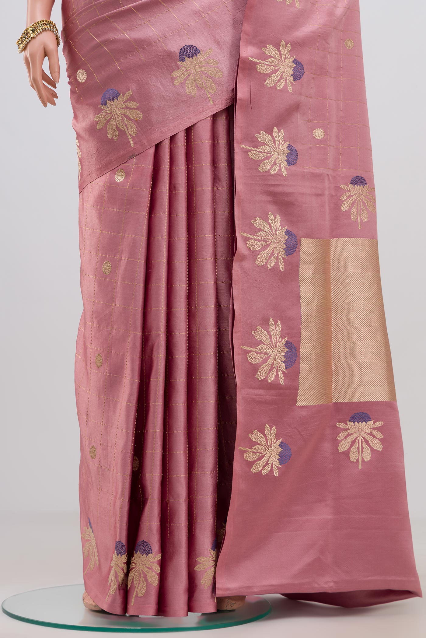 Pleats and pallu of Pink Banarasi Saree with Checked design on the body and Fancy Border. 