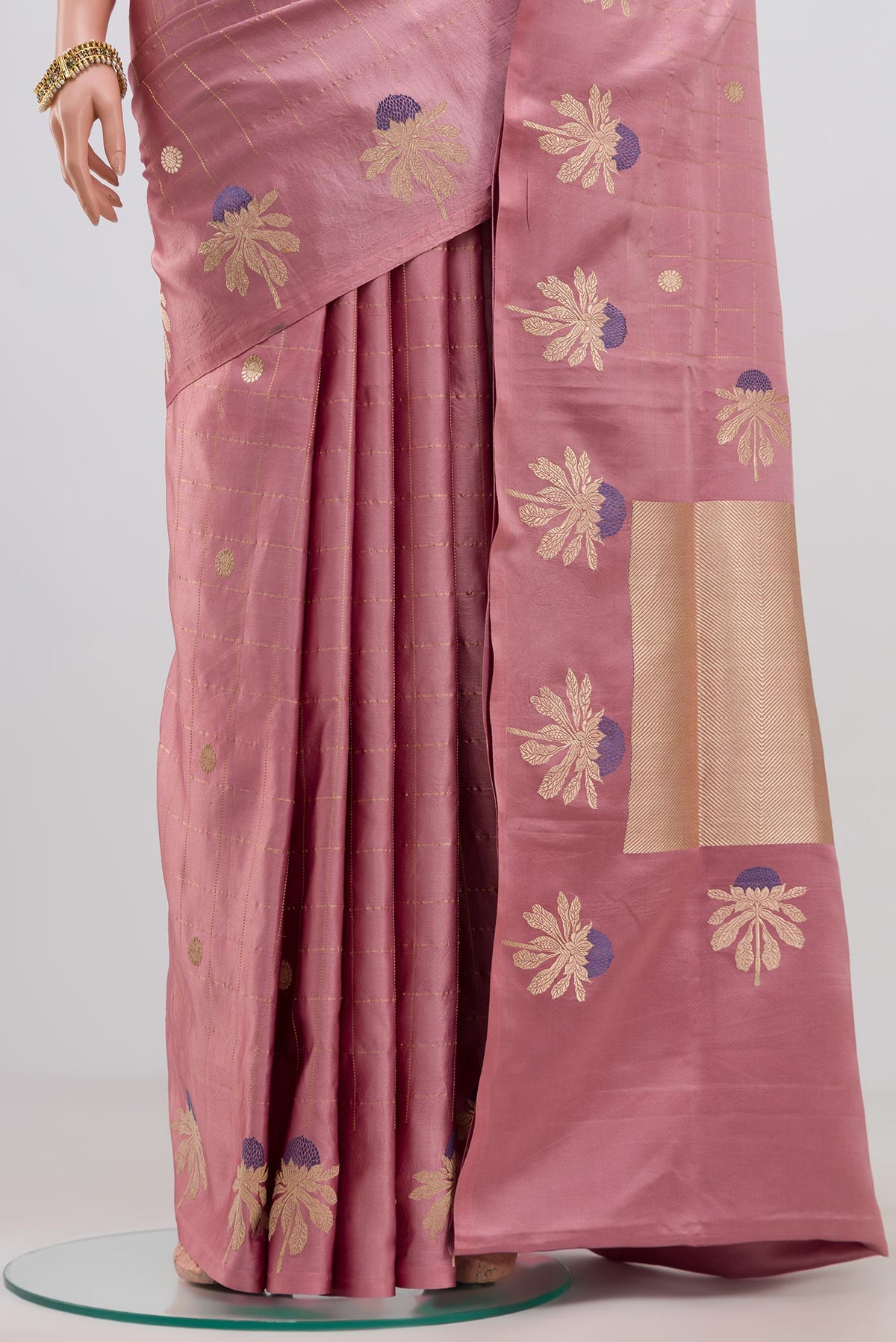 Pleats and pallu of Pink Banarasi Saree with Checked design on the body and Fancy Border. 