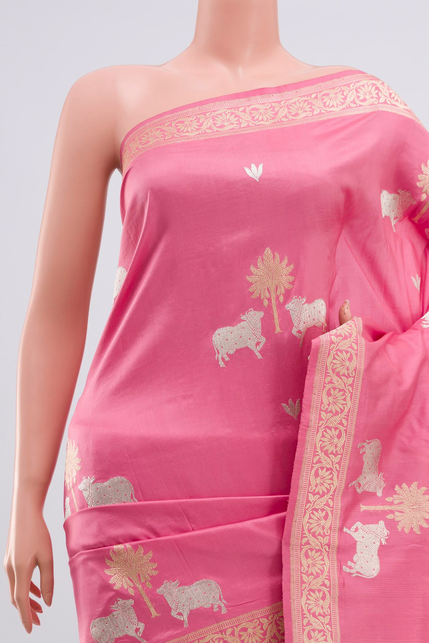 Border image of Pink Banarasi Saree with Fancy on the body and Zari Border. 