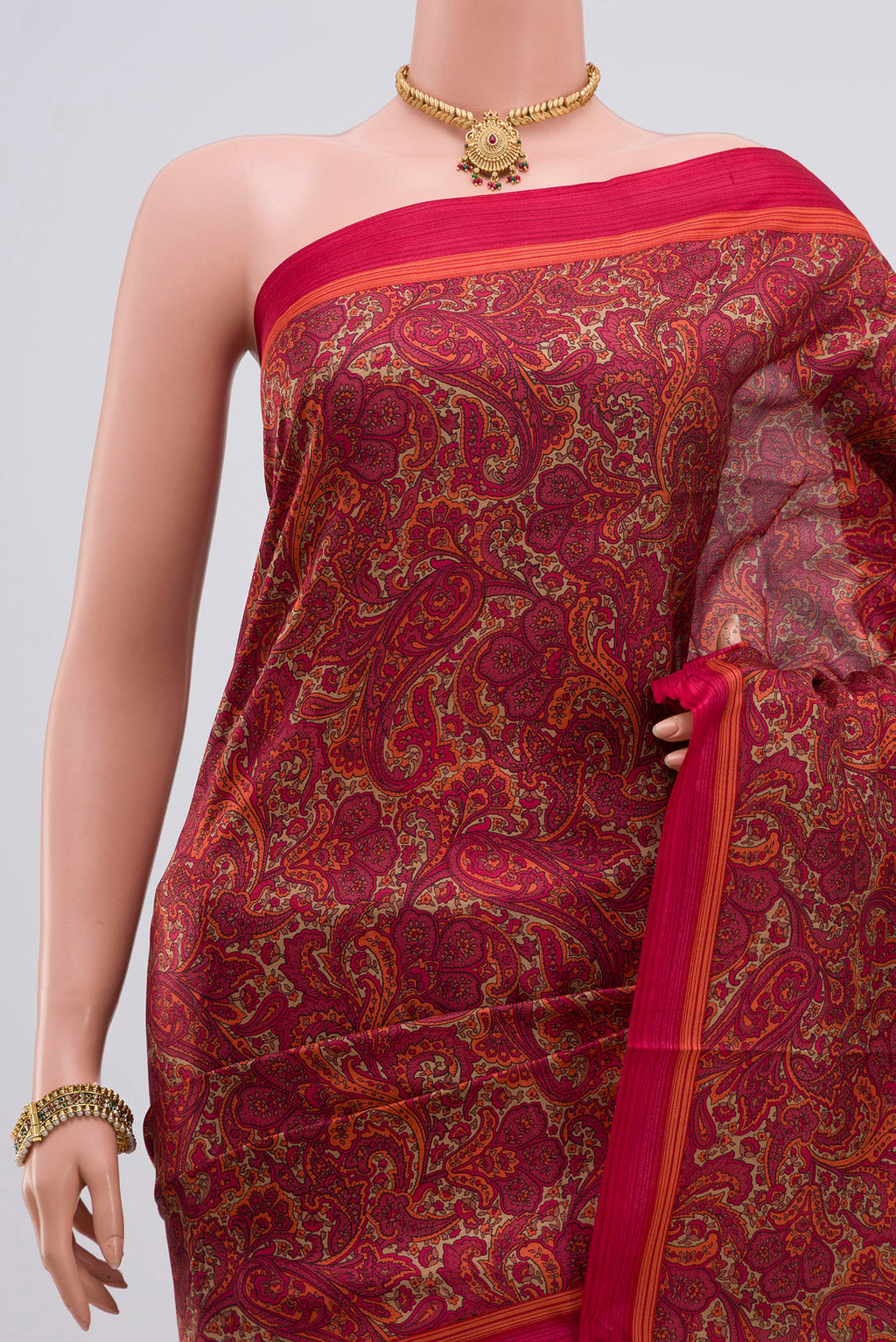 Border image of Red Printed Silk Saree with Printed design on the body and Plain Border. 