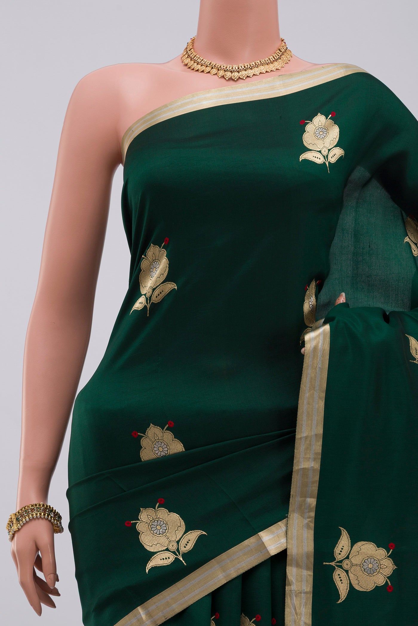 Border image of Green Banarasi Katan Silk Saree with Zari Butta on the body and Zari Border. 