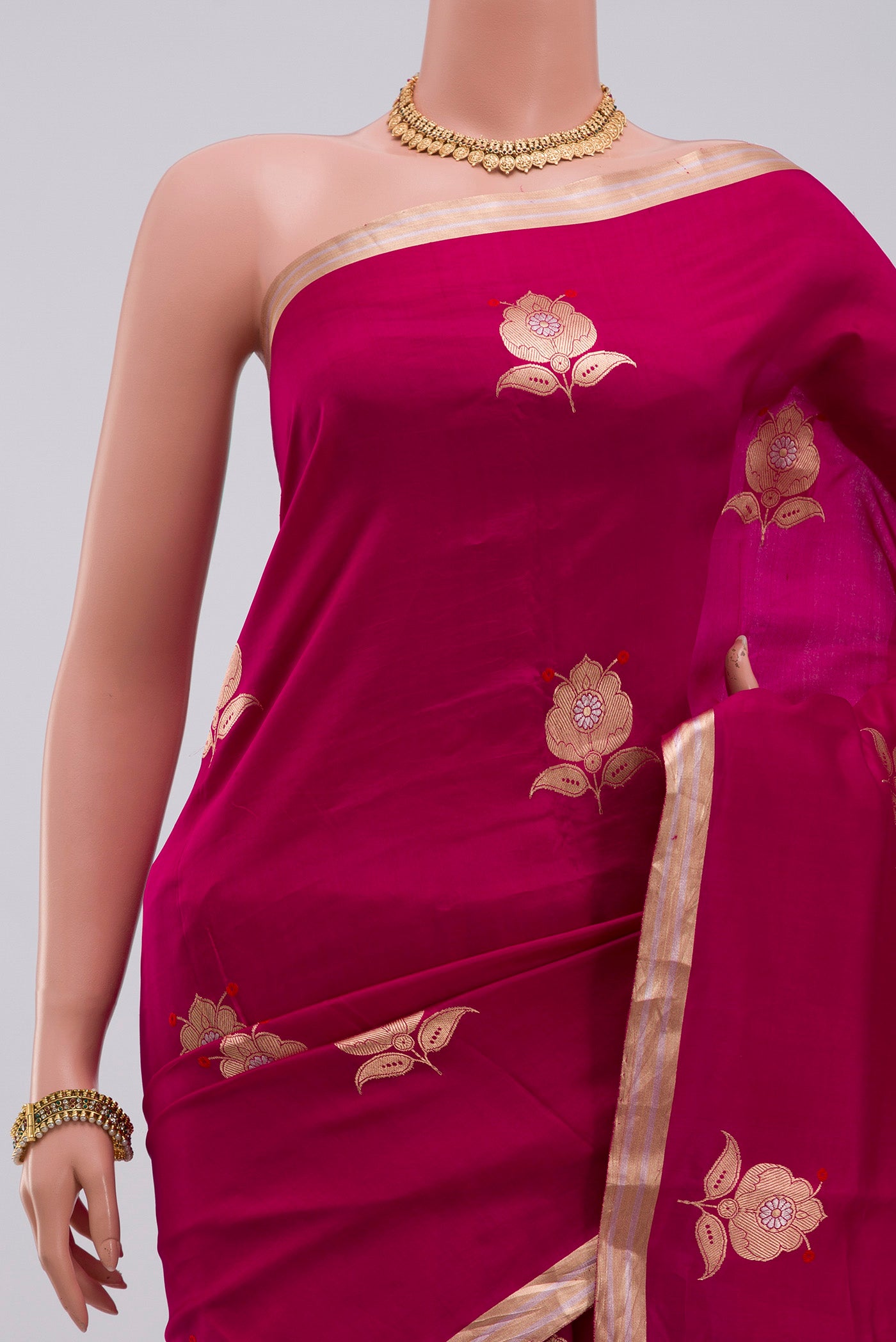 Border image of Pink Banarasi Katan Silk Saree with Zari Butta on the body and Zari Border. 