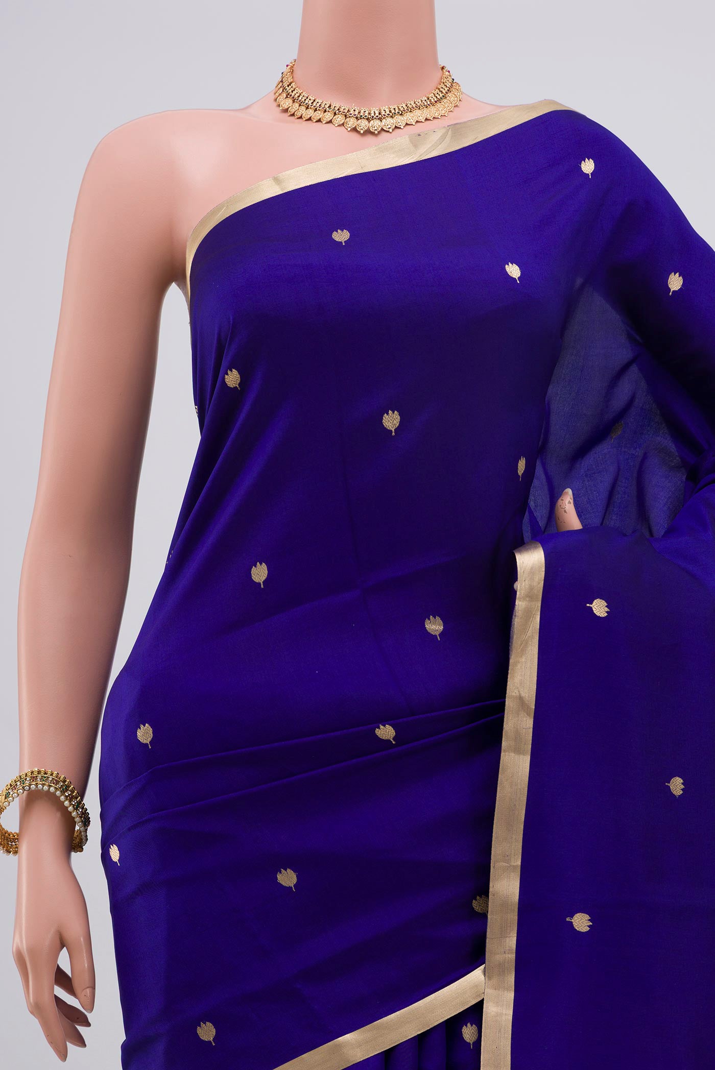 Border image of Dark Blue Banarasi Katan Silk Saree with Zari Butta on the body and Zari Border. 