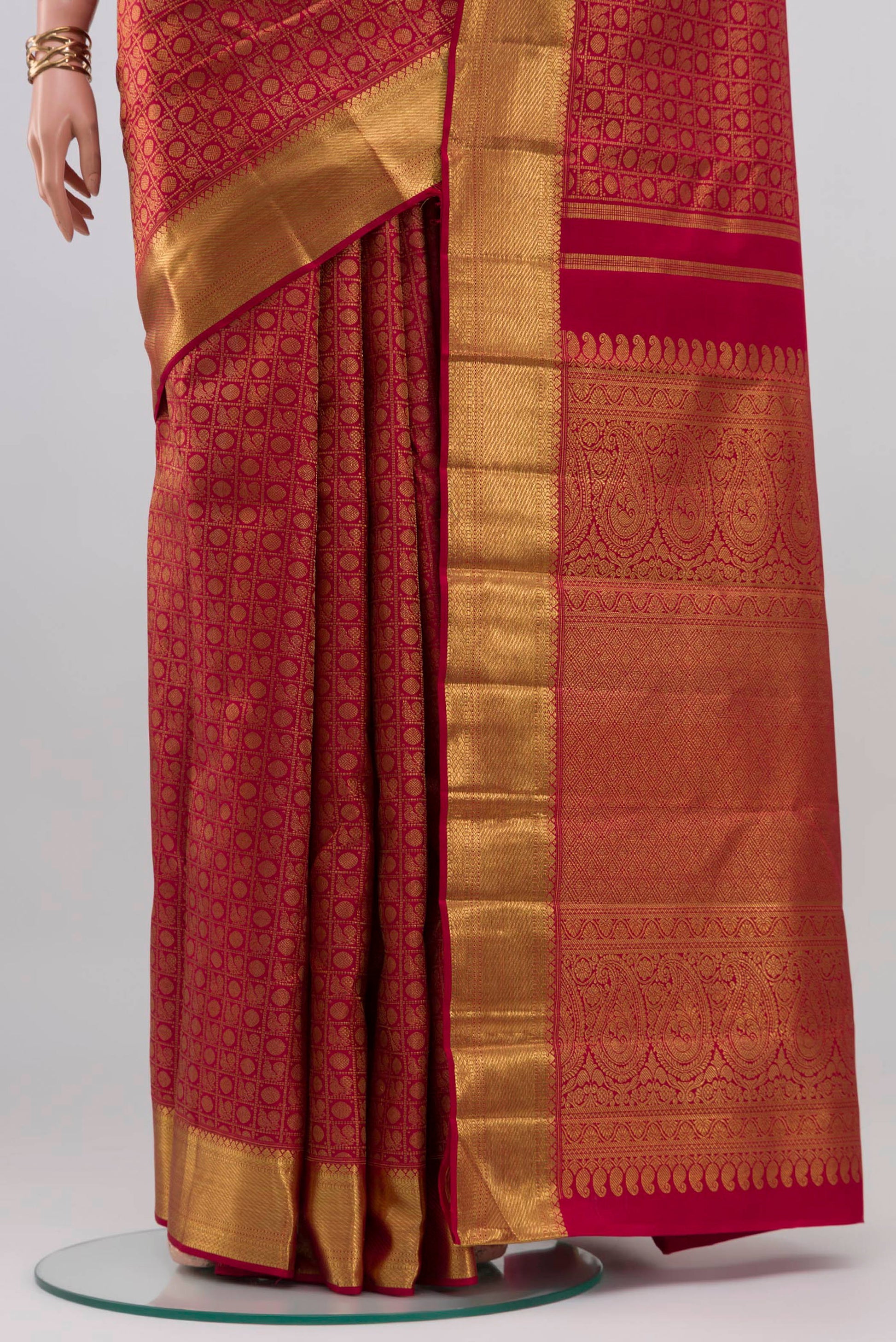 Pleats and pallu of Maroon Kanchipuram Silk Saree with Zari Brocade on the body and Zari Border. 