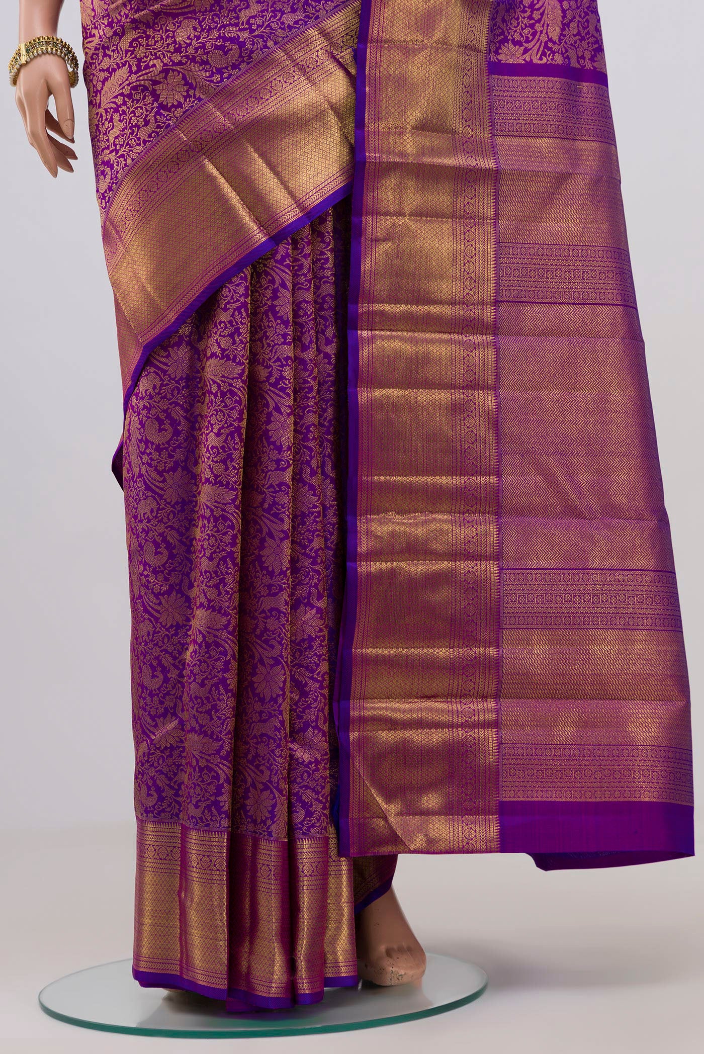 Pleats and pallu of Pure Silk Pure Zari Purple Kanchipuram Saree with Zari Brocade on the body and Zari Border. 