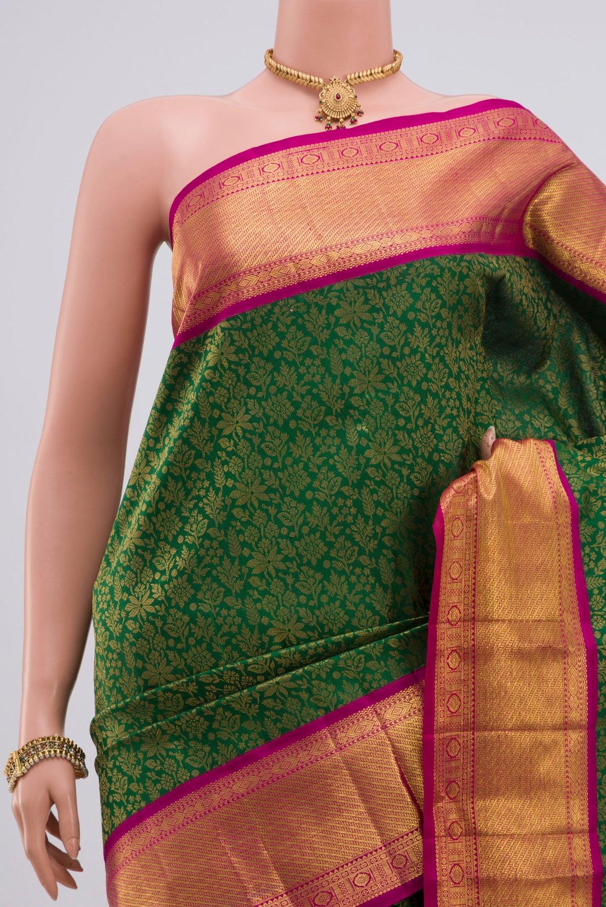 Border image of Pure Silk Pure Zari Green Kanjivaram Saree with Zari Brocade on the body and Zari Border. 