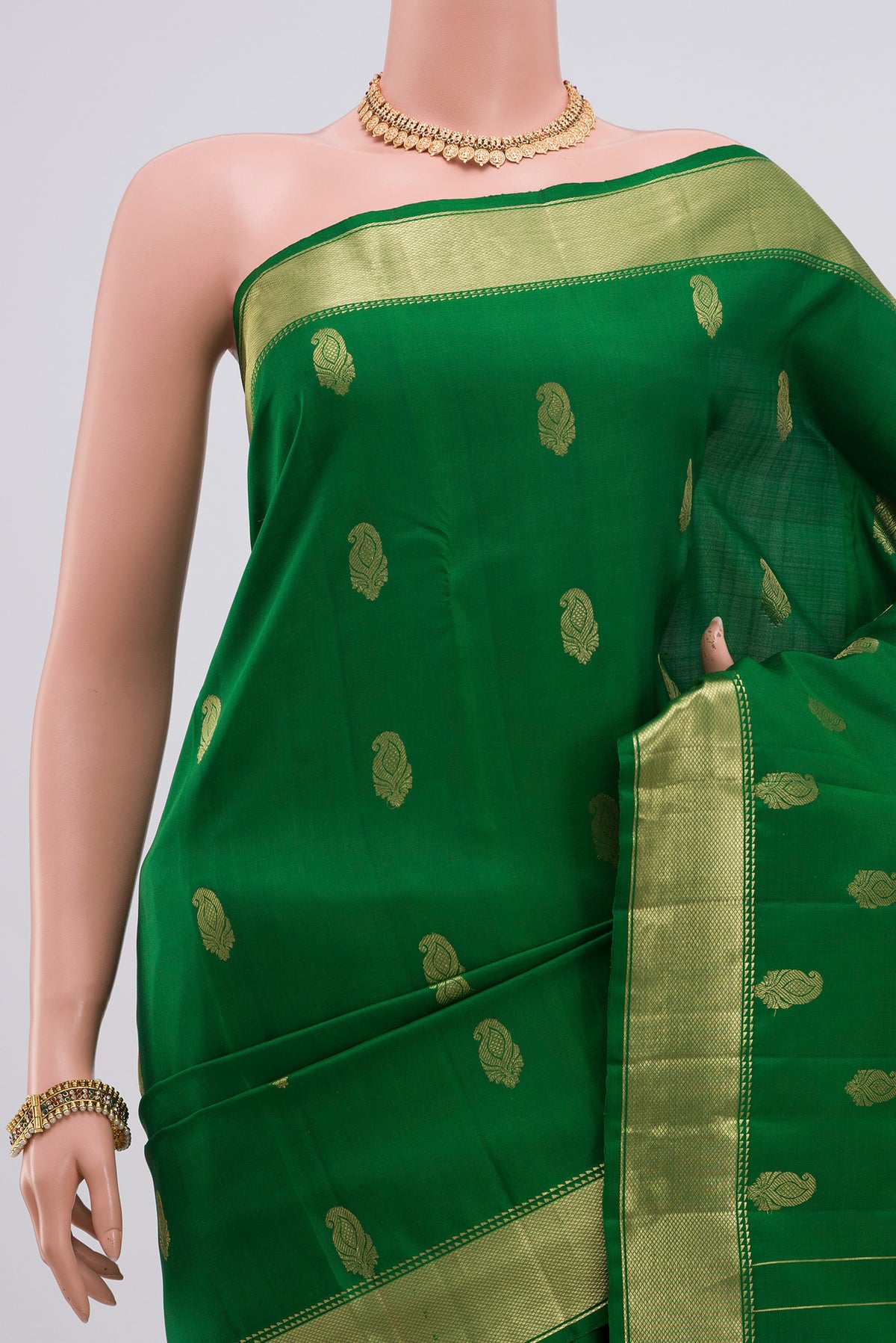 Border image of Green Kanchipuram Silk Saree with Zari Butta on the body and Zari Border. 