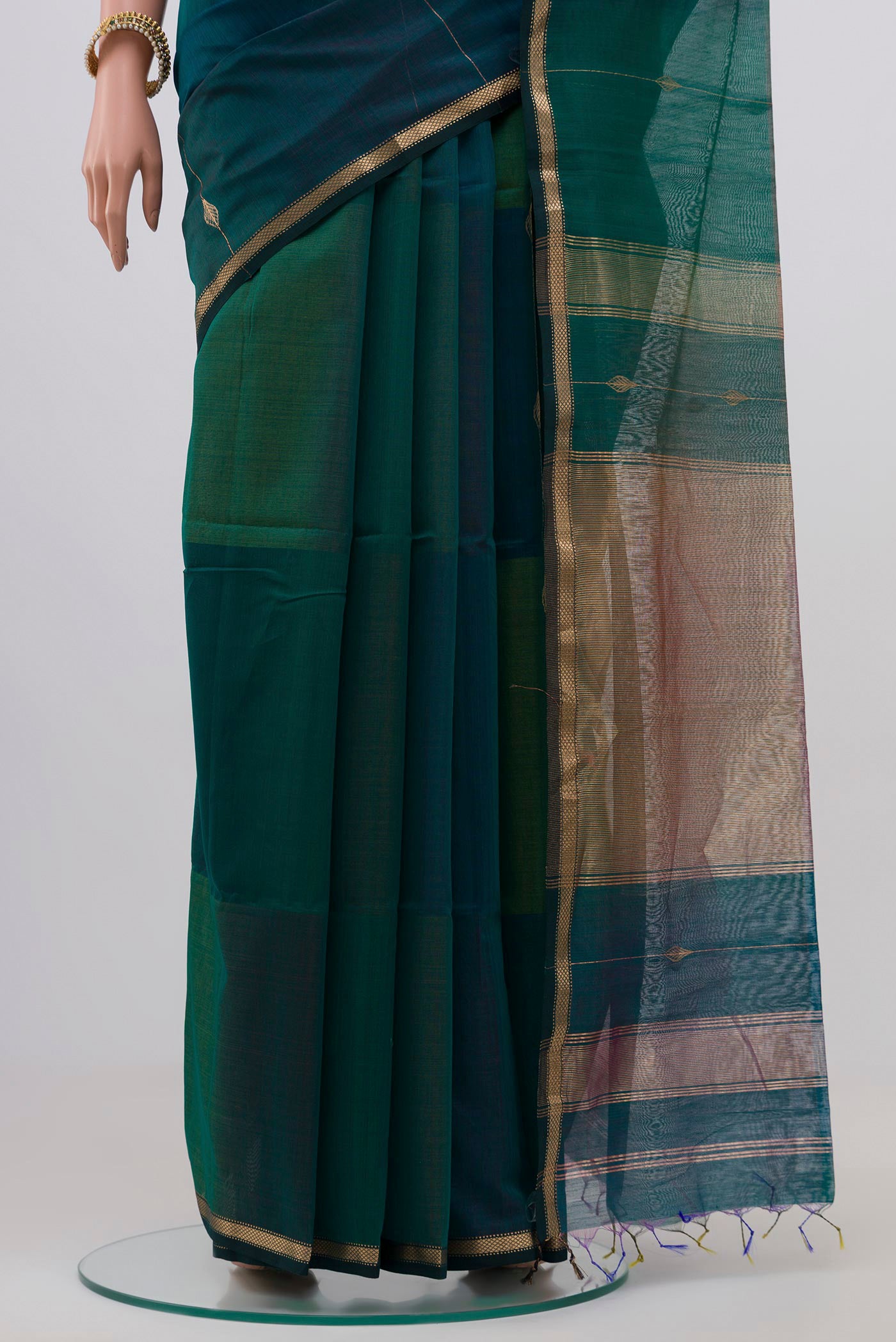 Pleats and pallu of Green Maheshwari Silk Saree with Zari Butta on the body and Zari Border. 