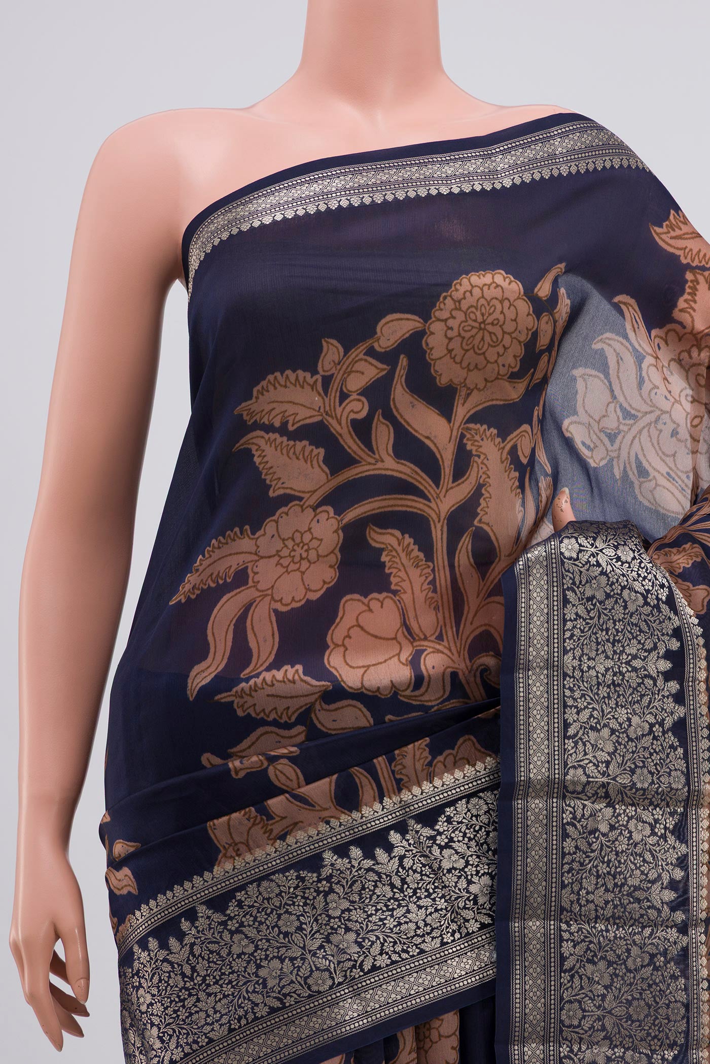 Border image of Blue Raw Silk Saree with Printed design on the body and Plain Border. 