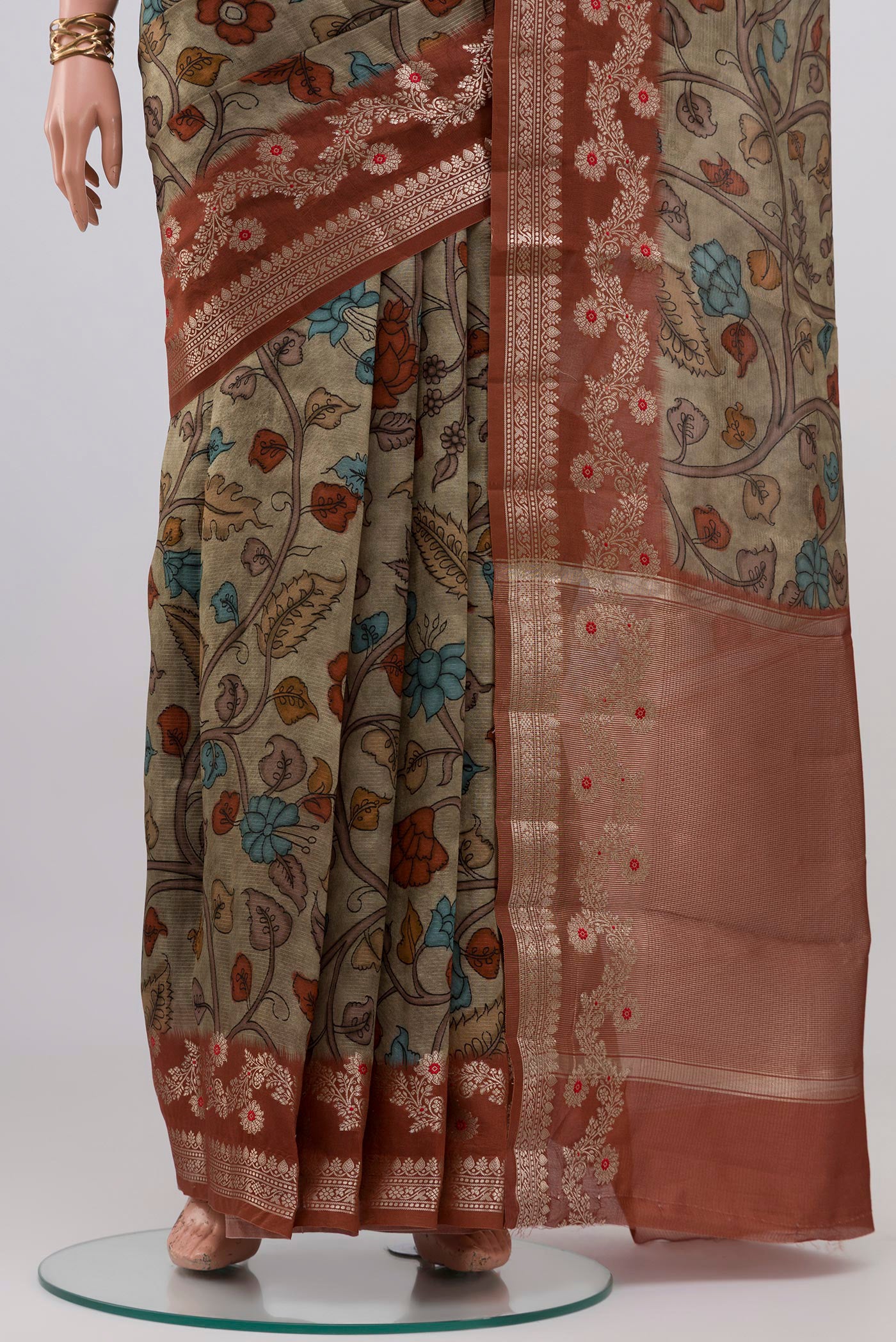 Pleats and pallu of Beige Raw Silk Saree with Printed design on the body and Fancy Border. 