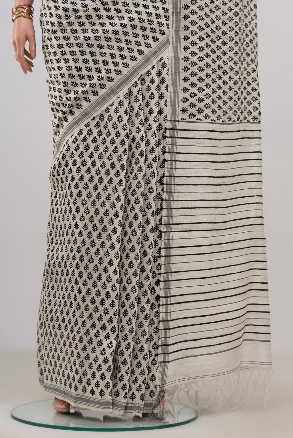 Pleats and pallu of White Tussar Silk Saree with Printed design on the body and Plain Border. 