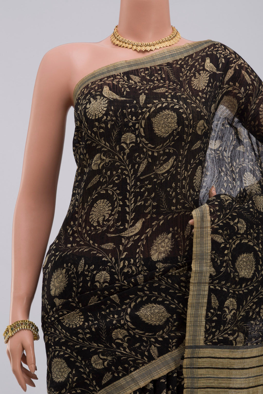 Border image of Black Jute Silk Saree with Fancy on the body and Without Border. 