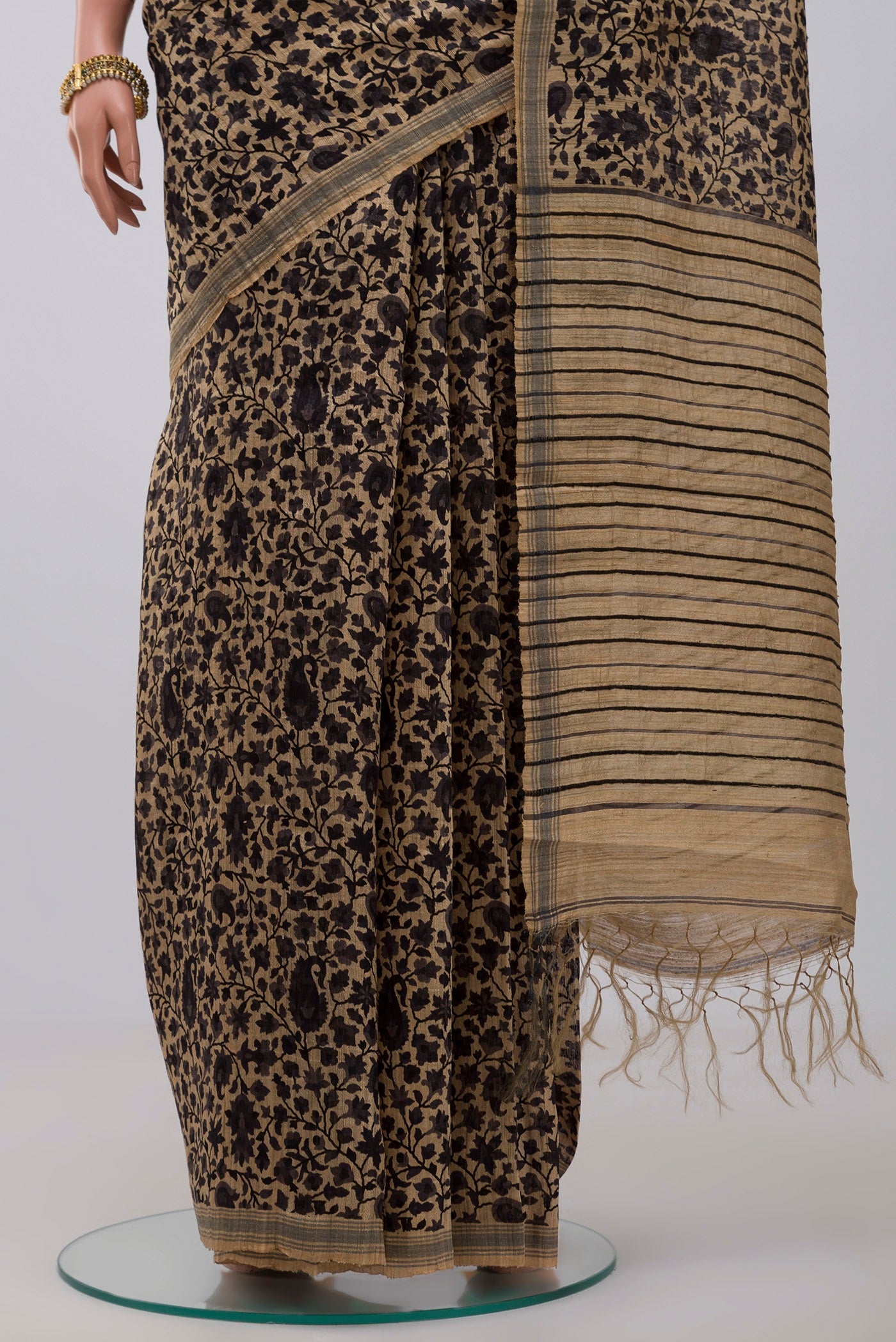 Pleats and pallu of Cream Jute Silk Saree with Fancy on the body and Without Border. 