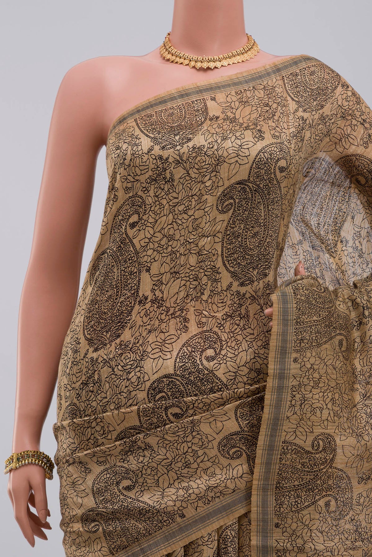 Border image of Cream Jute Silk Saree with Fancy on the body and Without Border. 
