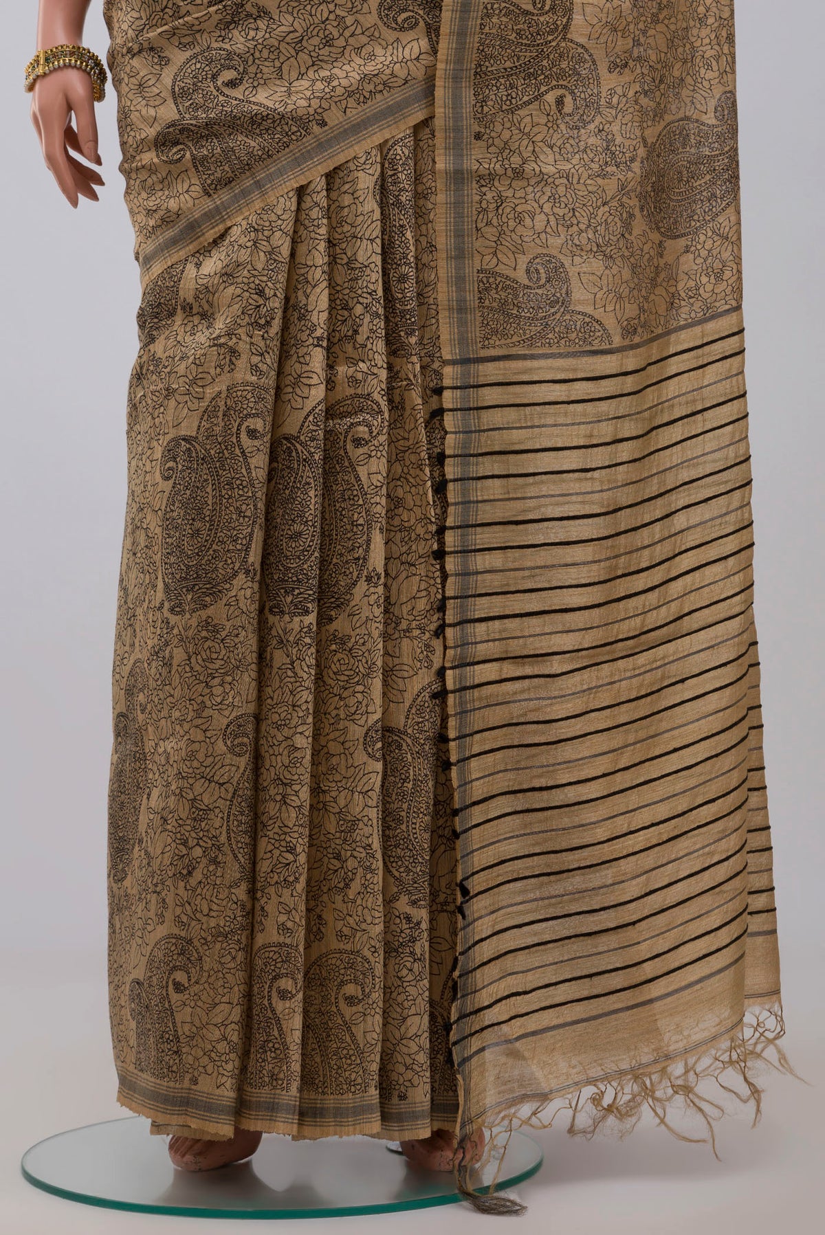 Pleats and pallu of Cream Jute Silk Saree with Fancy on the body and Without Border. 