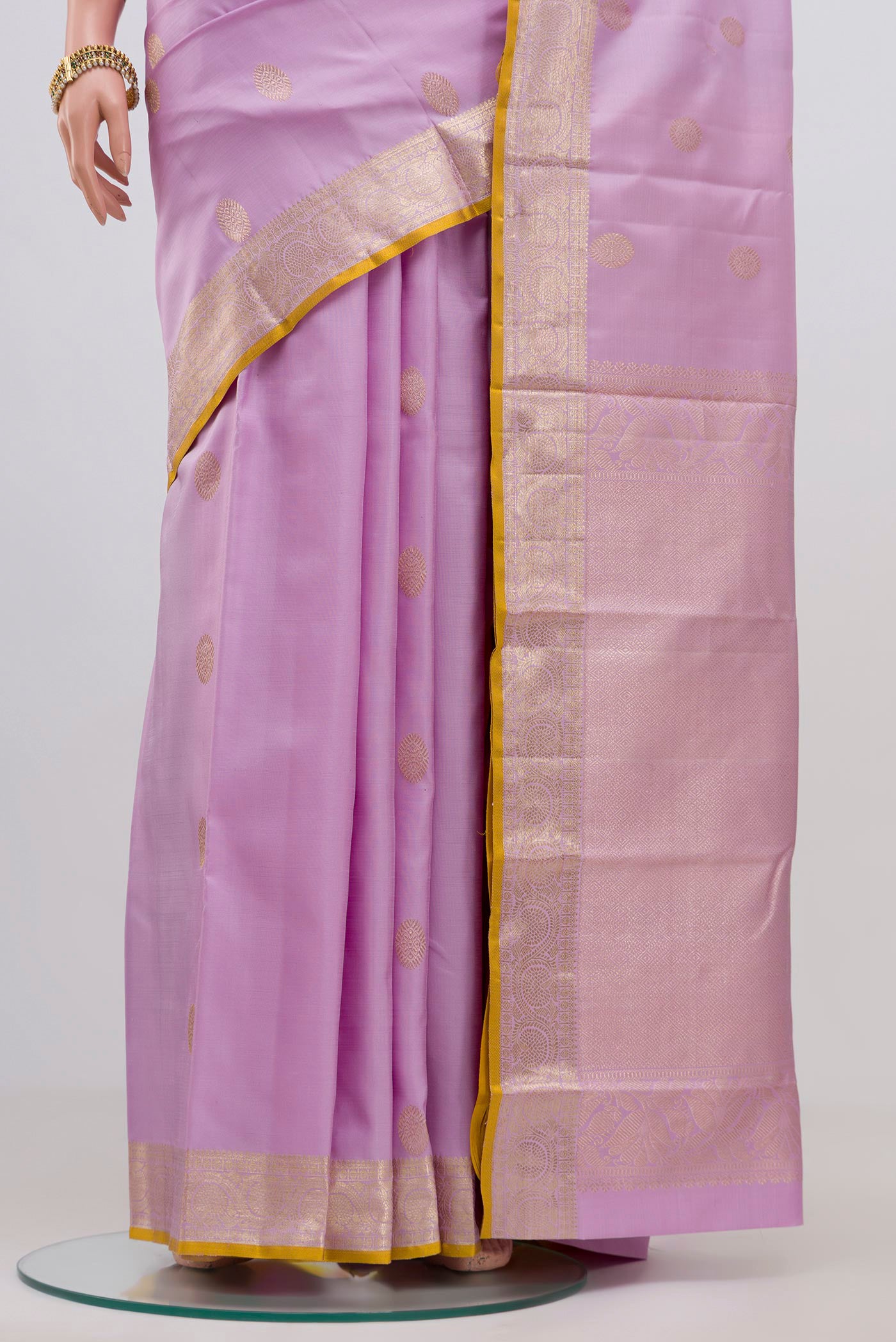 Pleats and pallu of Lavender Kanjivaram Silk Saree with Zari Butta on the body and Zari Border. 
