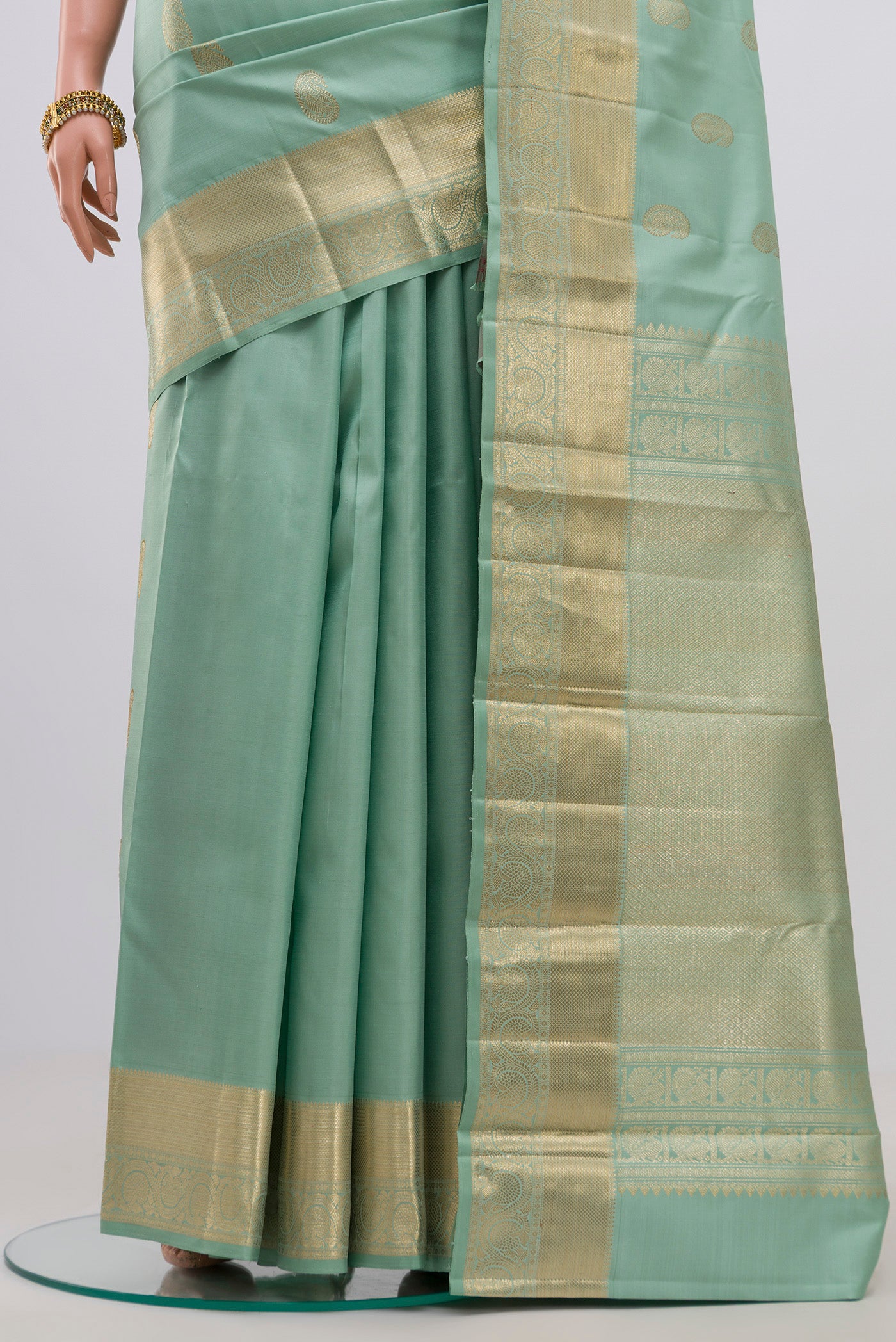 Pleats and pallu of Green Kanjivaram Saree with Zari Butta on the body and Zari Border. 
