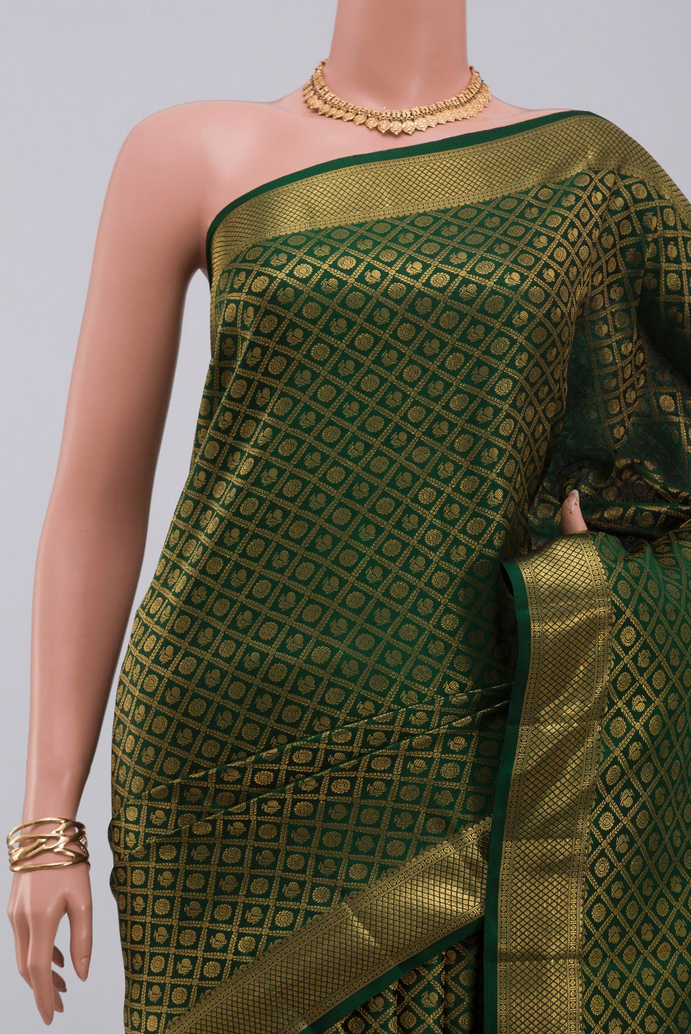 Border image of Green Kanchipuram Silk Saree with Zari Brocade on the body and Zari Border. 