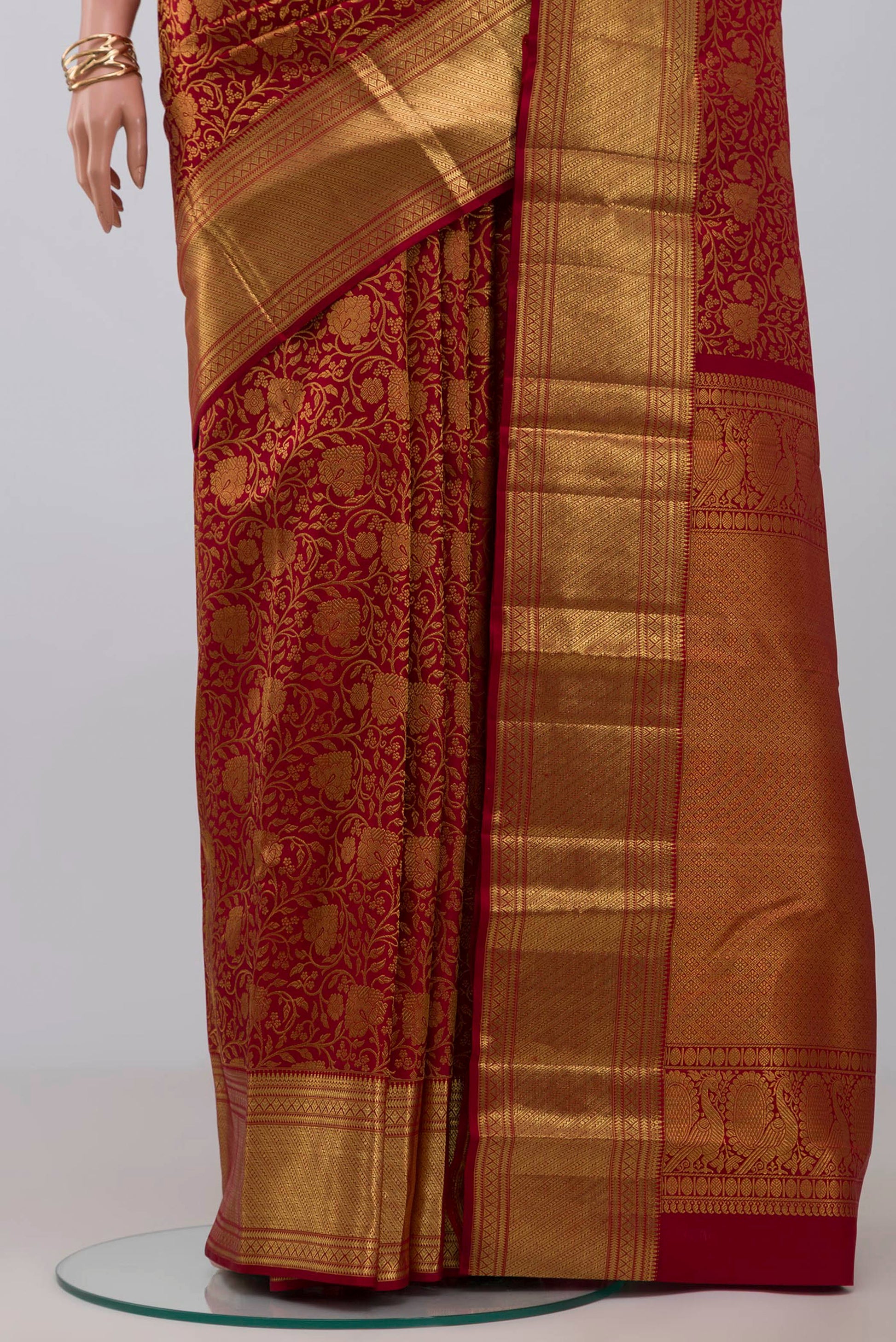 Pleats and pallu of Maroon Kanchipuram Saree with Zari Brocade on the body and Zari Border. 