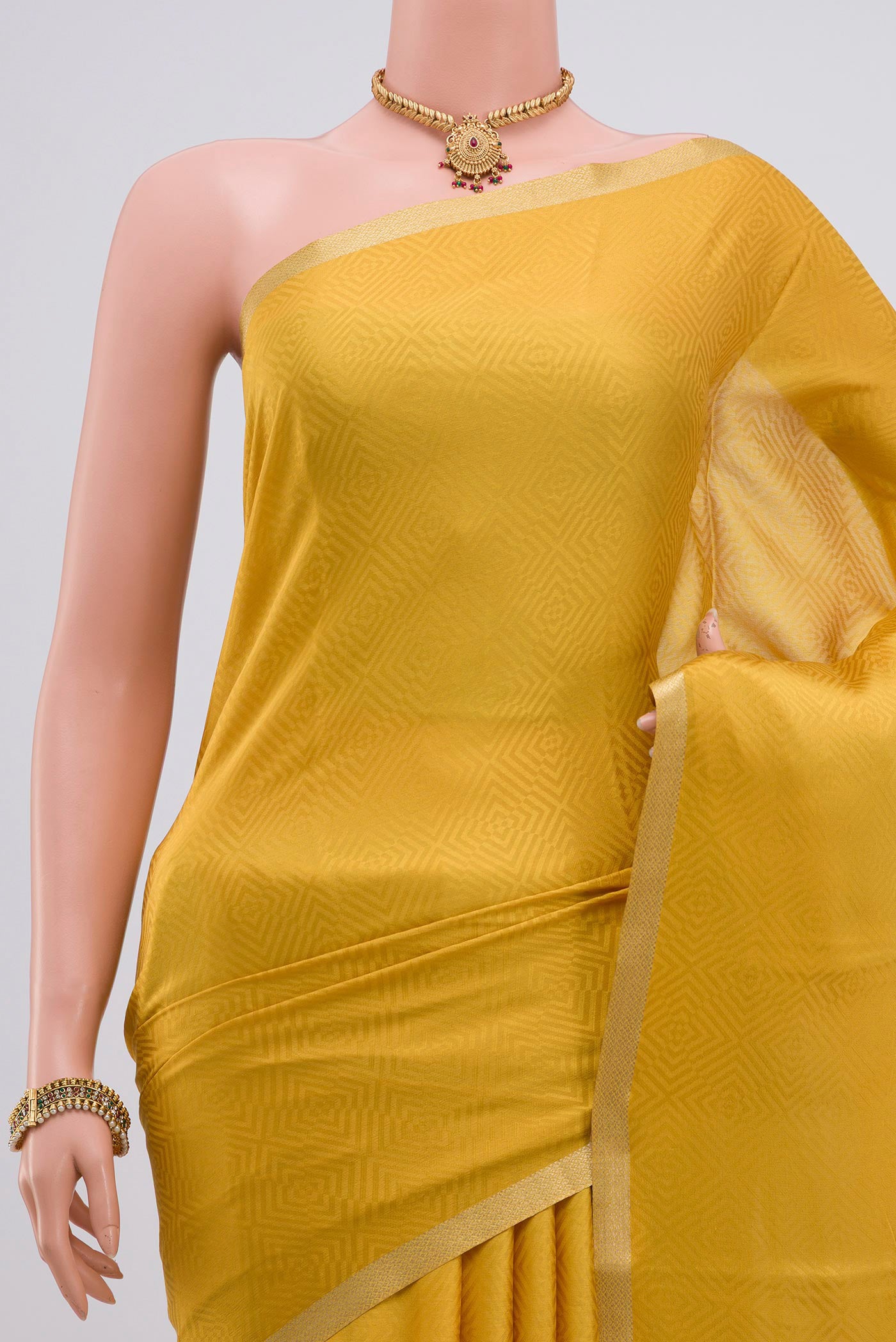 Border image of Yellow Crepe Saree with Jacquard design on the body and Thin Zari Line. 