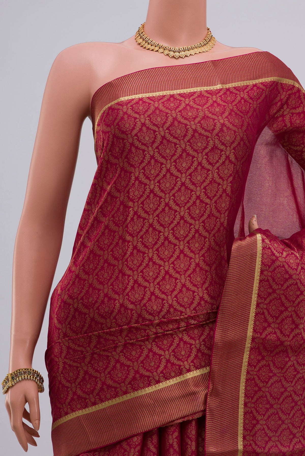 Border image of Pink Georgette Saree with Zari Brocade on the body and Zari Border. 