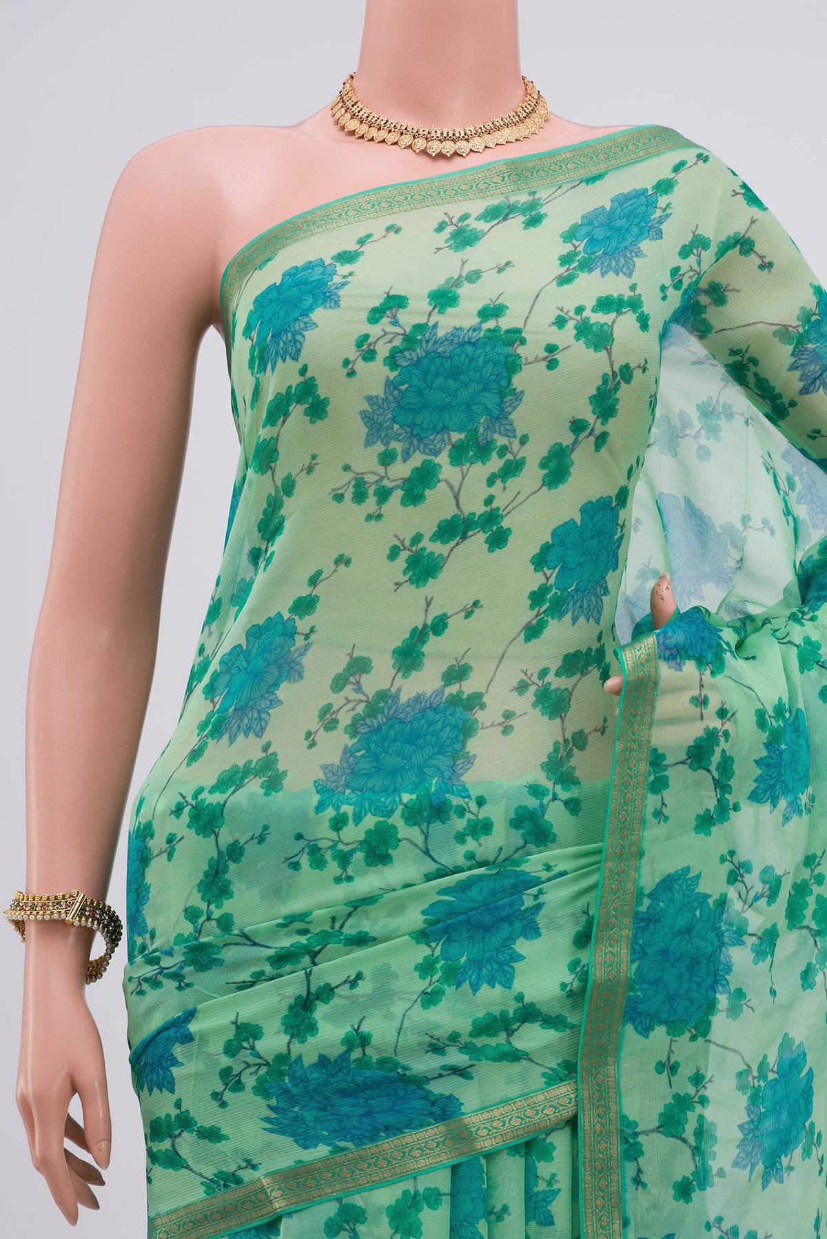 Border image of Pista Green Chiffon Saree with Printed design on the body and Zari Border. 