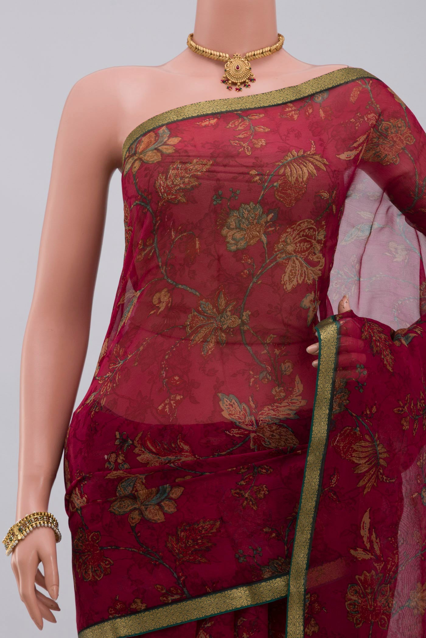 Border image of Maroon Chiffon Saree with Printed design on the body and Thin Zari Line. 