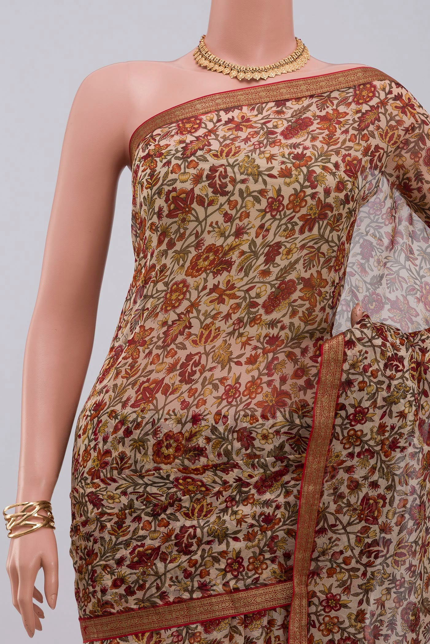 Border image of Cream Chiffon Saree with Printed design on the body and Zari Border. 