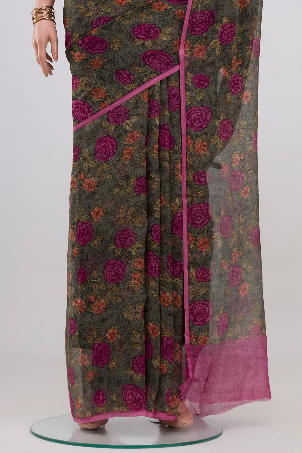 Pleats and pallu of Grey Mysore Chiffon Saree with Floral Print on the body and Without Border. 