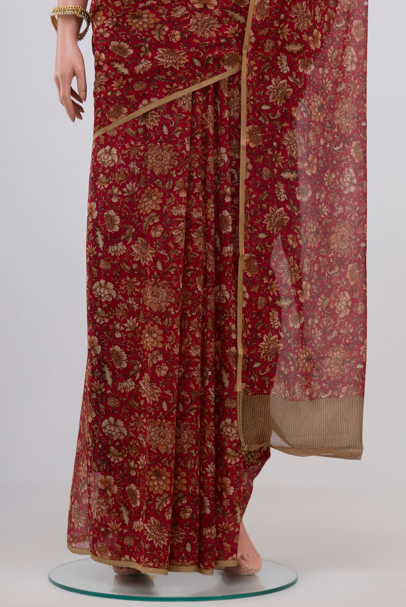 Pleats and pallu of Red Chiffon Saree with Printed design on the body and Plain Border. 