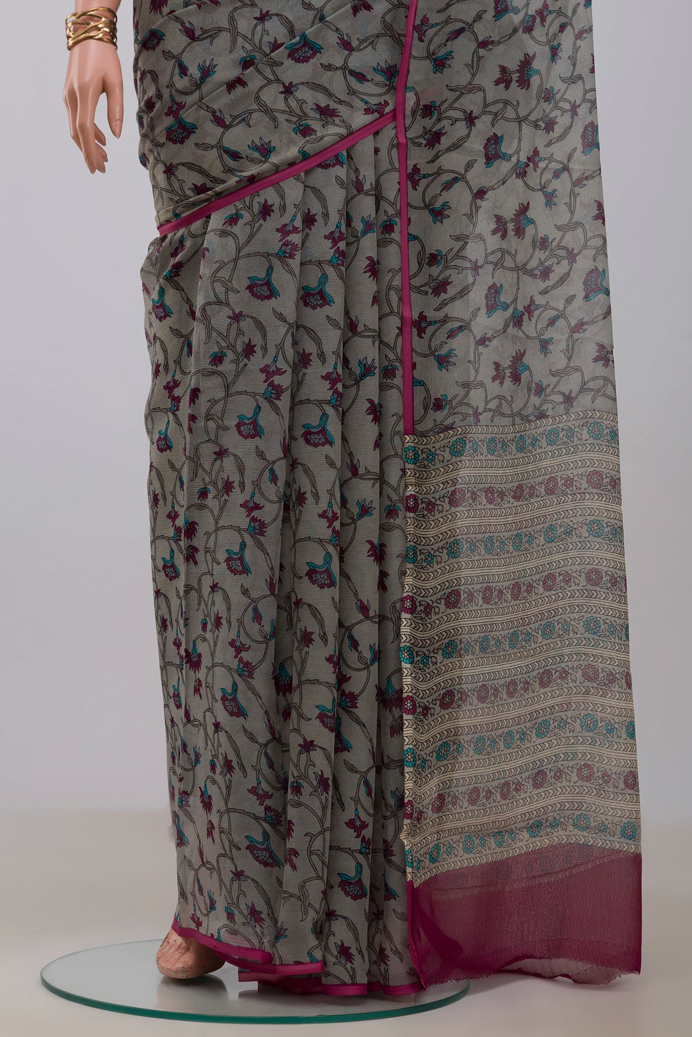 Pleats and pallu of Grey Chiffon Saree with Printed design on the body and Without Border. 