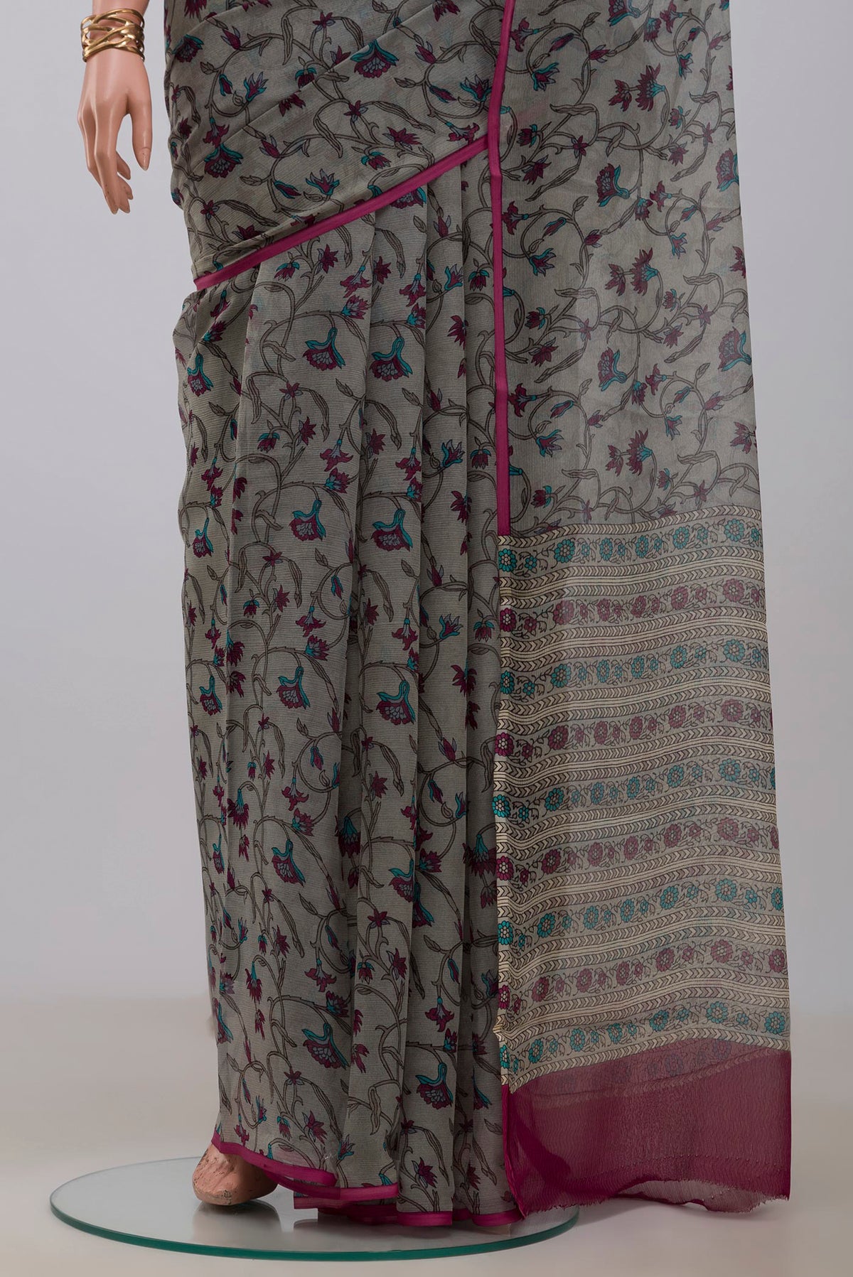 Pleats and pallu of Grey Chiffon Saree with Printed design on the body and Without Border. 