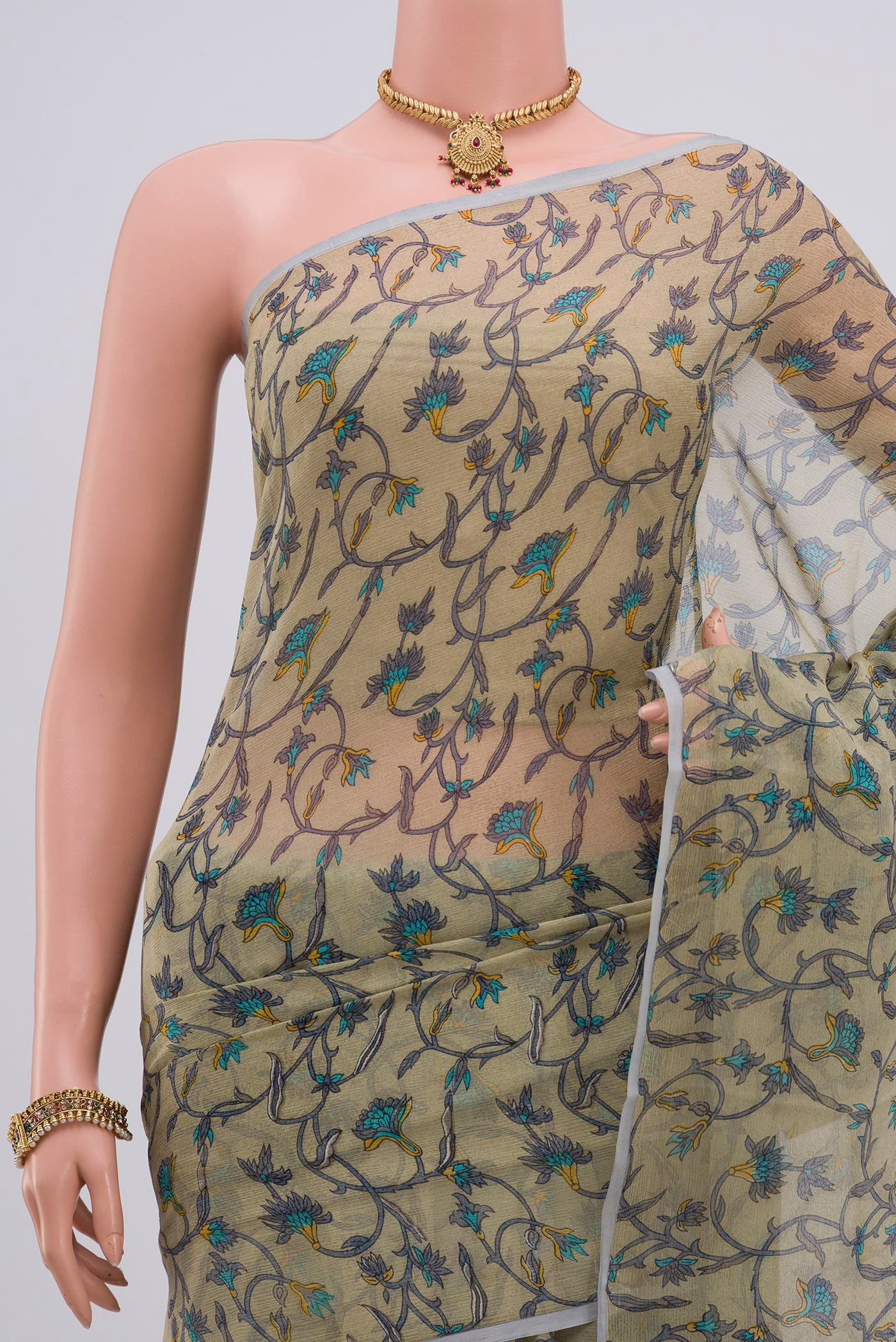 Border image of Light Green Chiffon Saree with Printed design on the body and Without Border. 