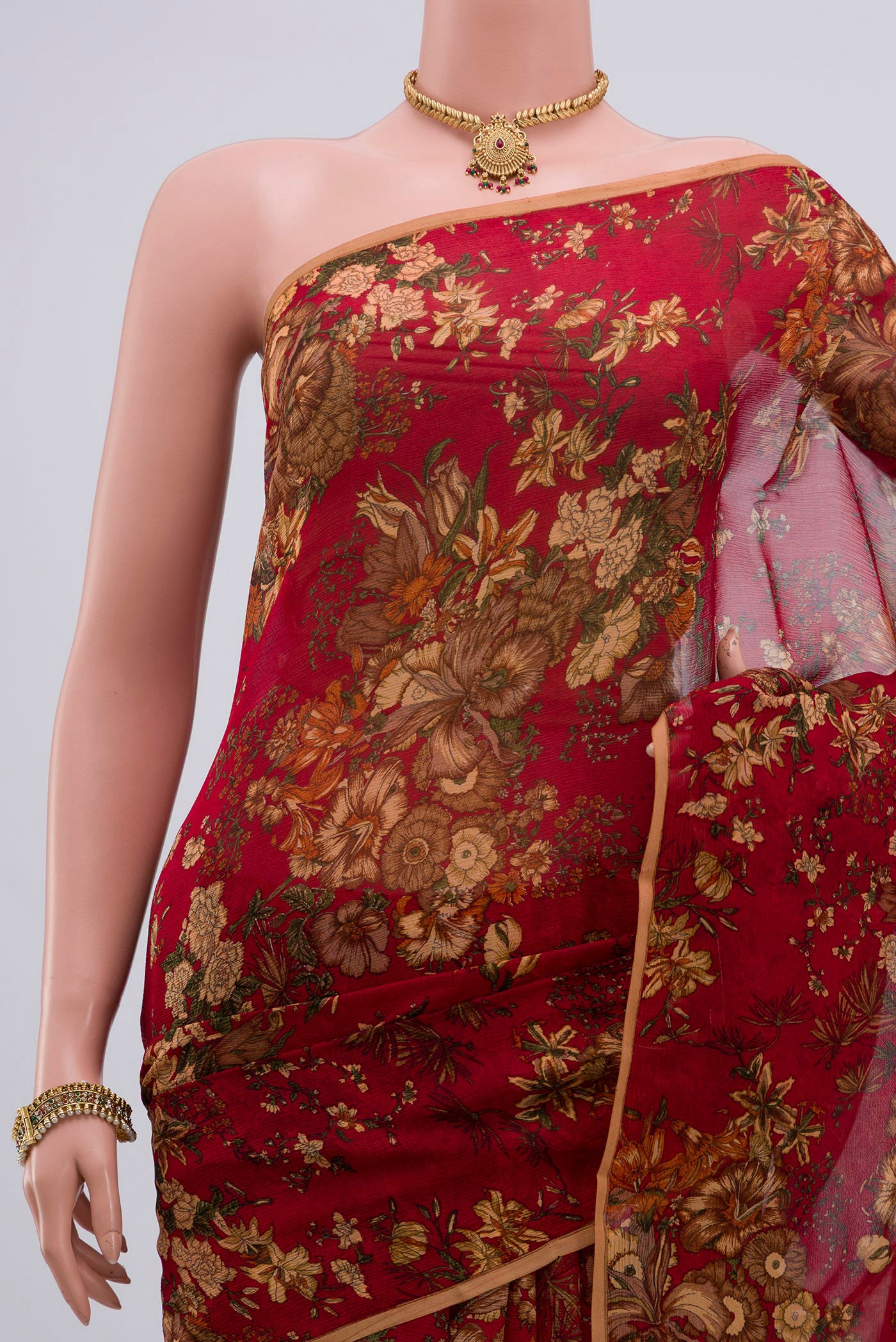 Border image of Red Chiffon Saree with Printed design on the body and Without Border. 