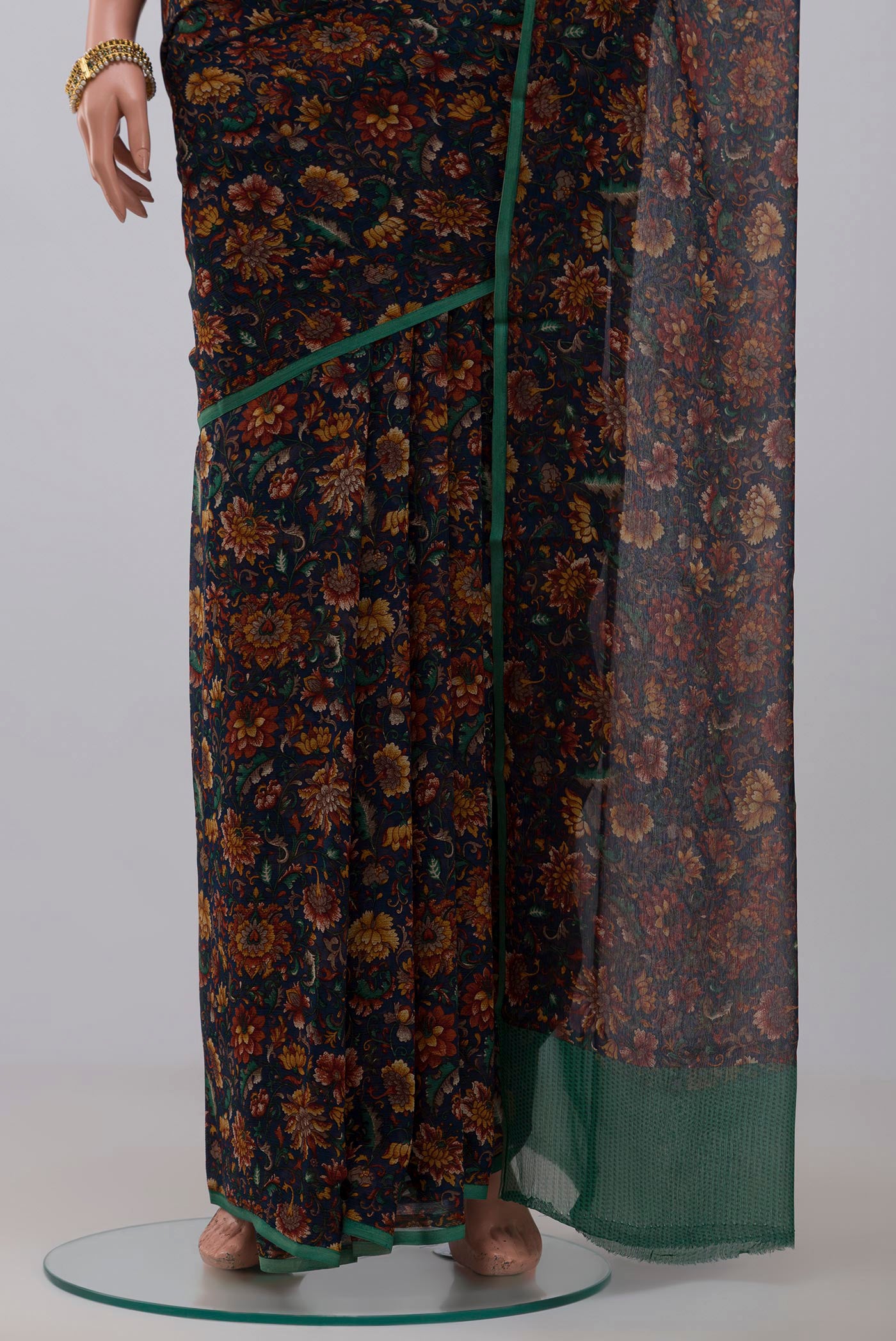 Pleats and pallu of Blue Chiffon Saree with Printed design on the body and Without Border. 