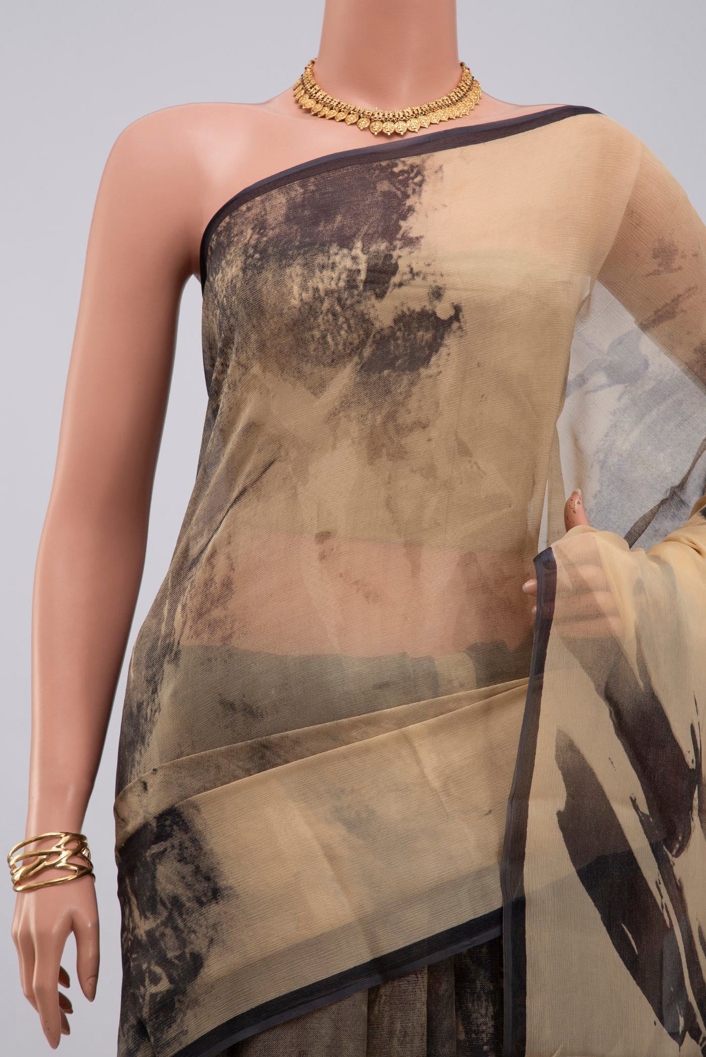 Border image of Beige Chiffon Saree with Printed design on the body and Without Border. 