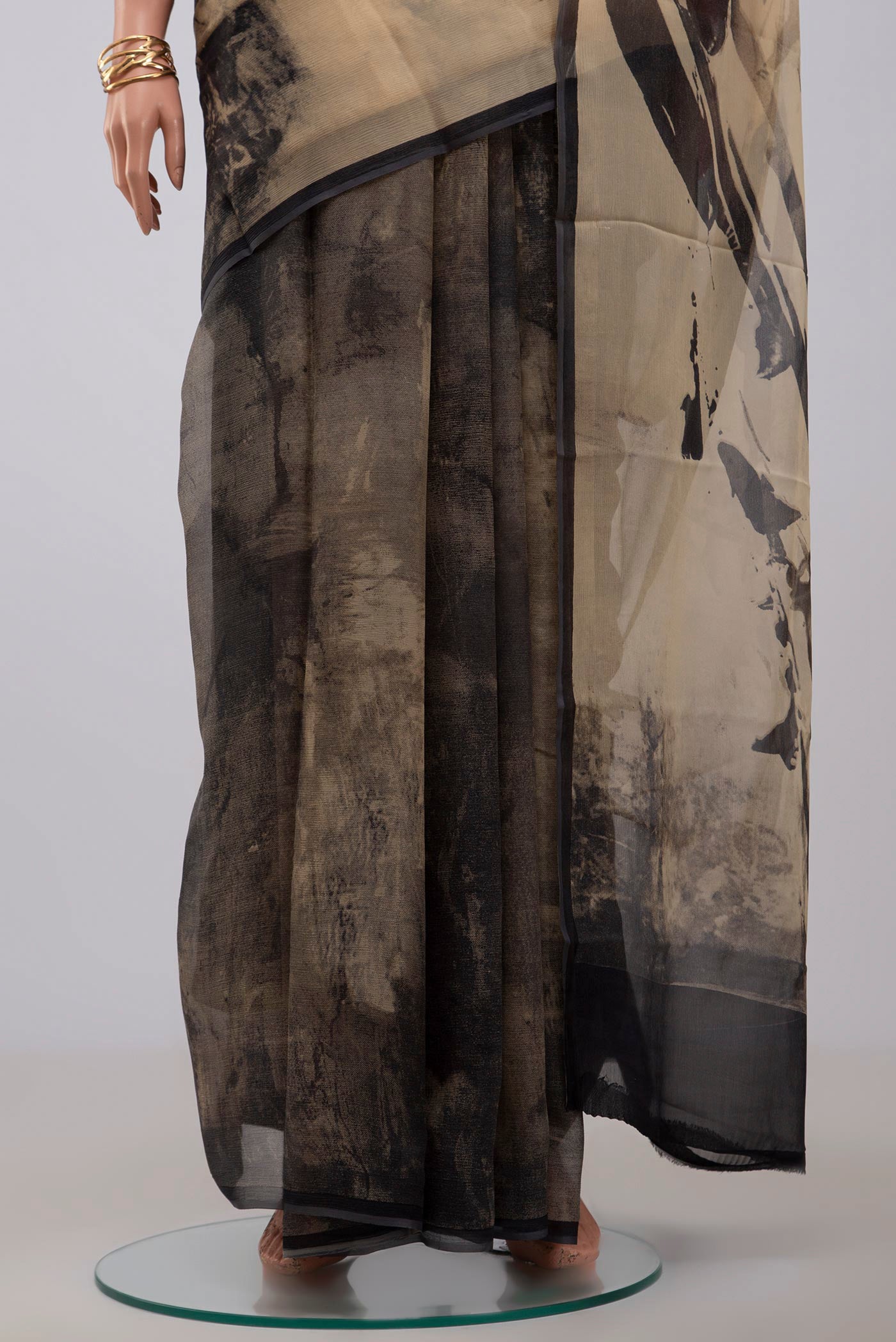 Pleats and pallu of Beige Chiffon Saree with Printed design on the body and Without Border. 