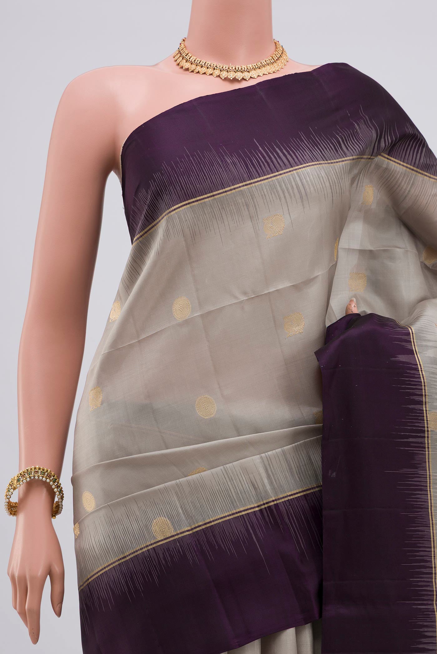 Border image of Grey Soft Silk Saree with Zari Butta on the body and Plain Border. 