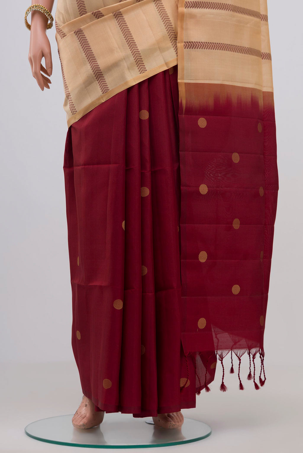 Pleats and pallu of Cream Soft Silk Saree with Partli on the body and Without Border. 