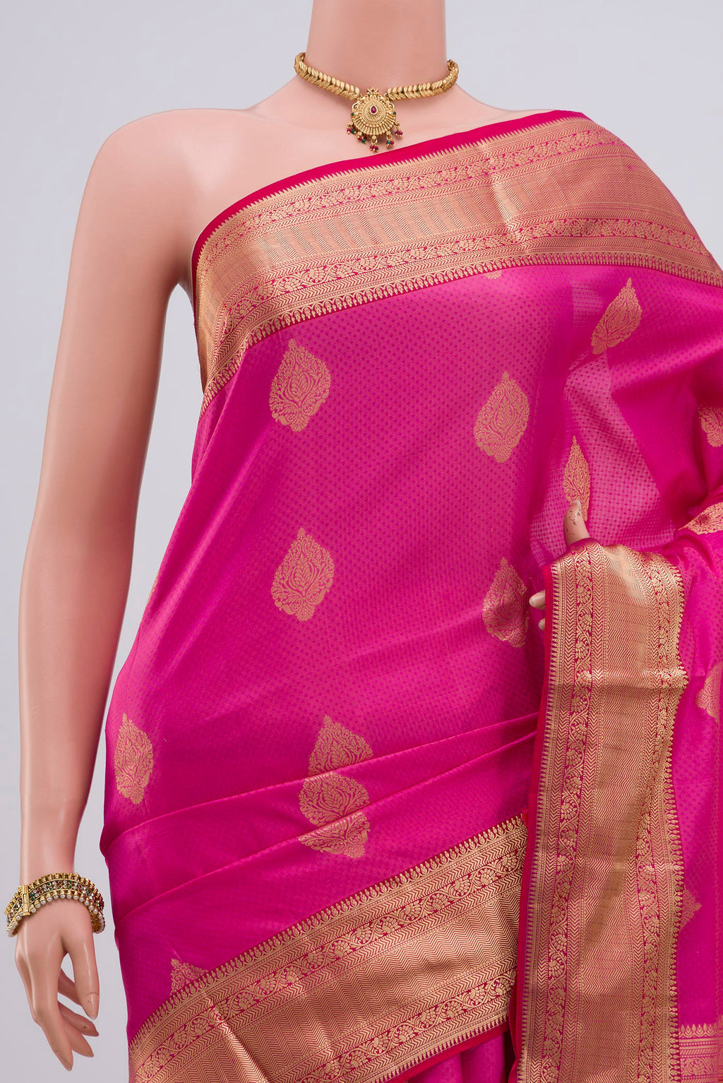 Border image of Pink Soft Silk Saree with Jacquard With Zari Butta on the body and Zari Border. 