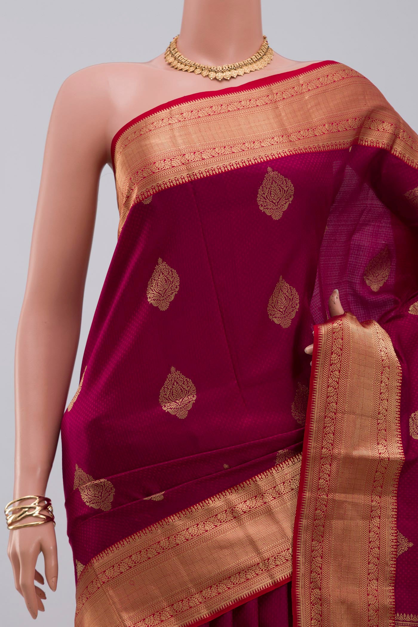 Border image of Purple Soft Silk Saree with Jacquard With Zari Butta on the body and Zari Border. 