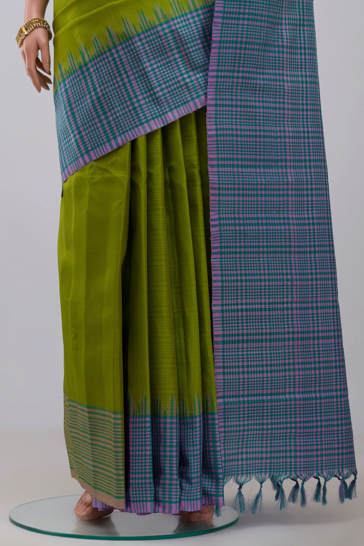 Pleats and pallu of Parrot Green Gadwal Silk Saree with Plain Body and Checks Border. 