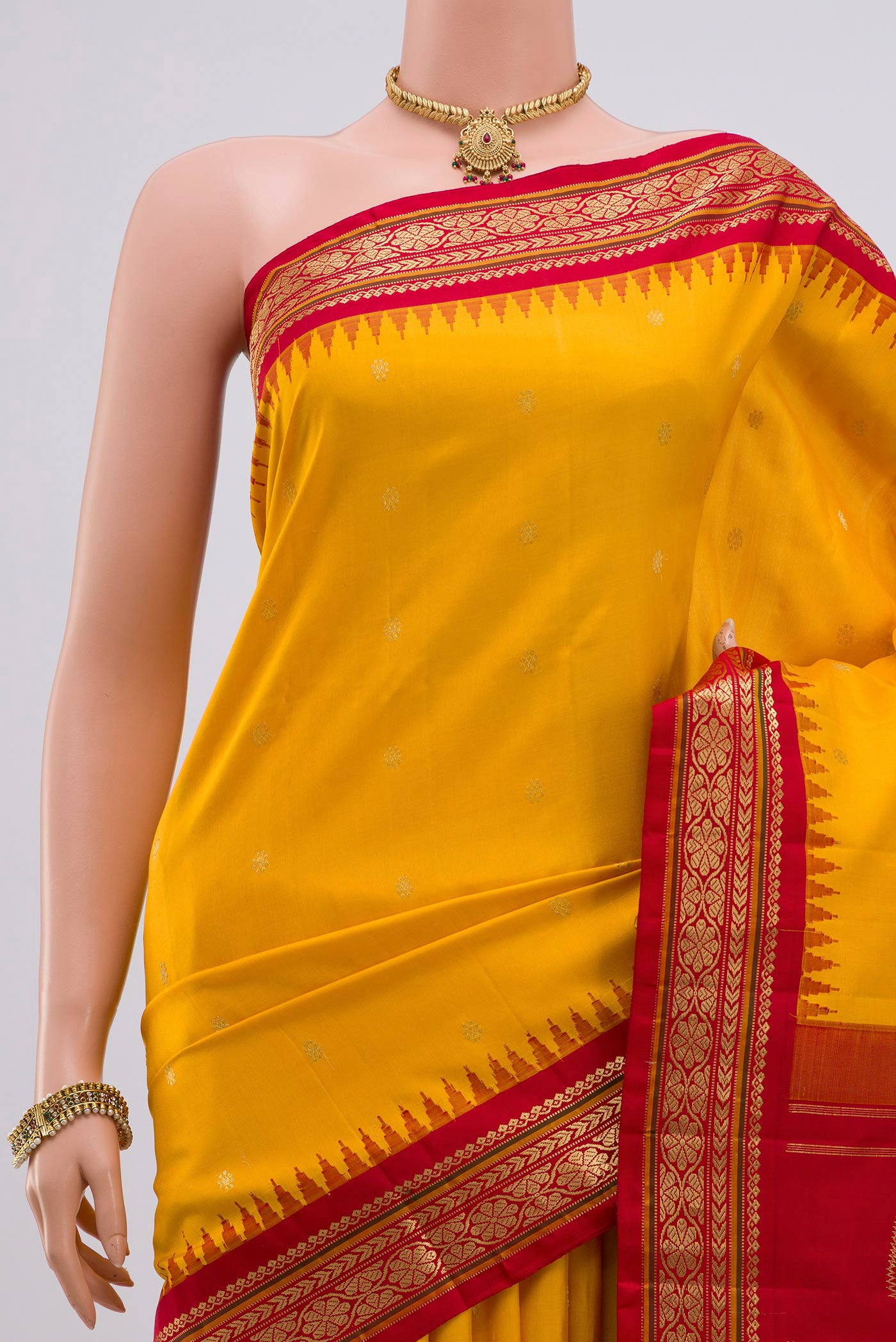 Border image of Yellow Gadwal Silk Saree with Zari Butta on the body and Zari Border. 