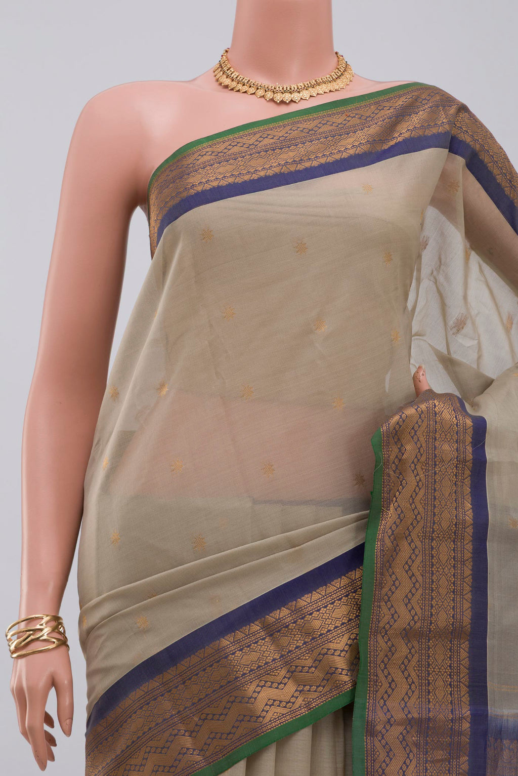 Border image of Cream Gadwal Silk Cotton Saree with Zari Butta on the body and Zari Border. 