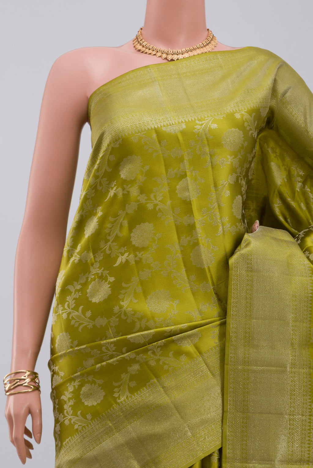 Border image of Green Kanjivaram Saree with Zari Brocade on the body and Zari Border. 