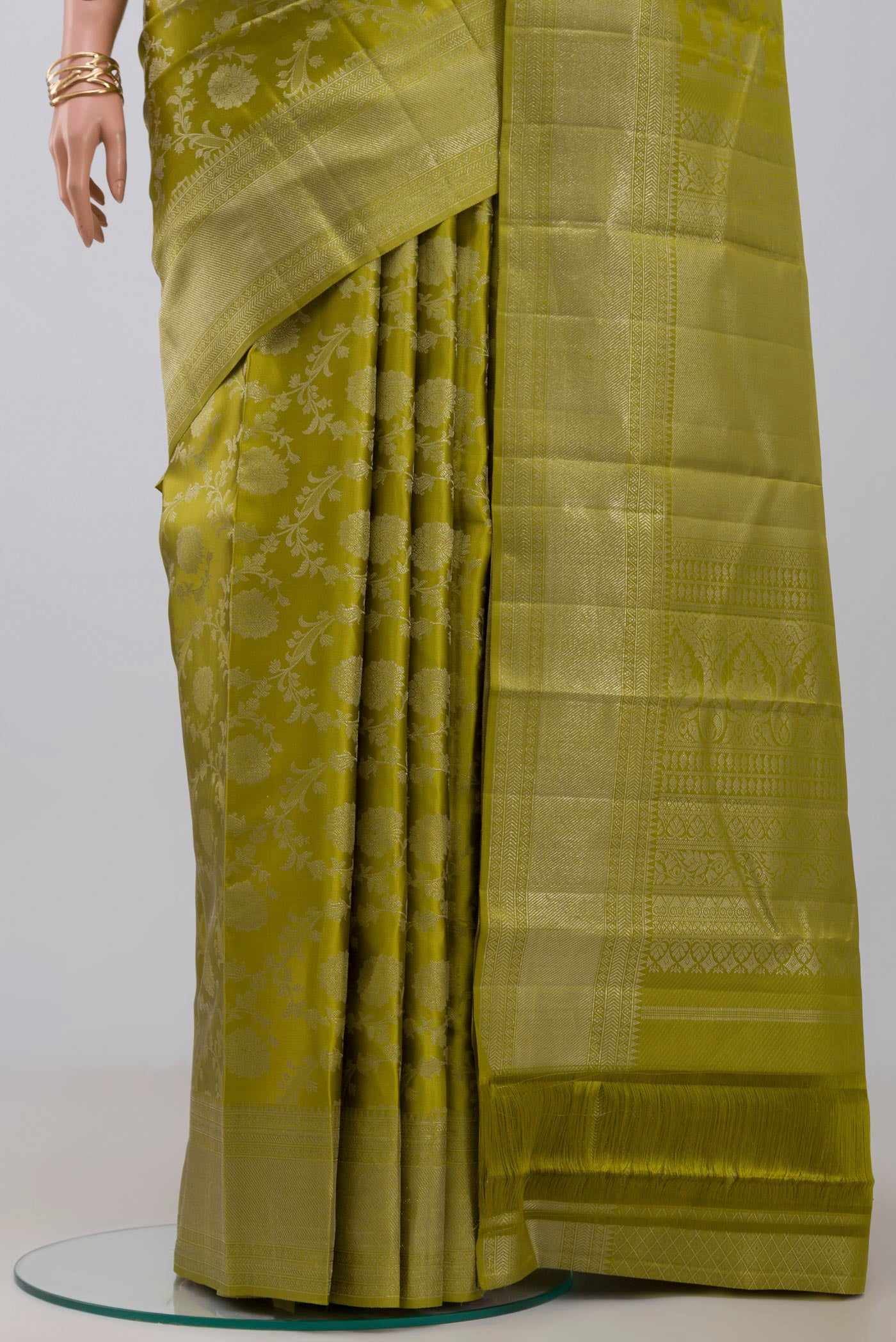 Pleats and pallu of Green Kanjivaram Saree with Zari Brocade on the body and Zari Border. 