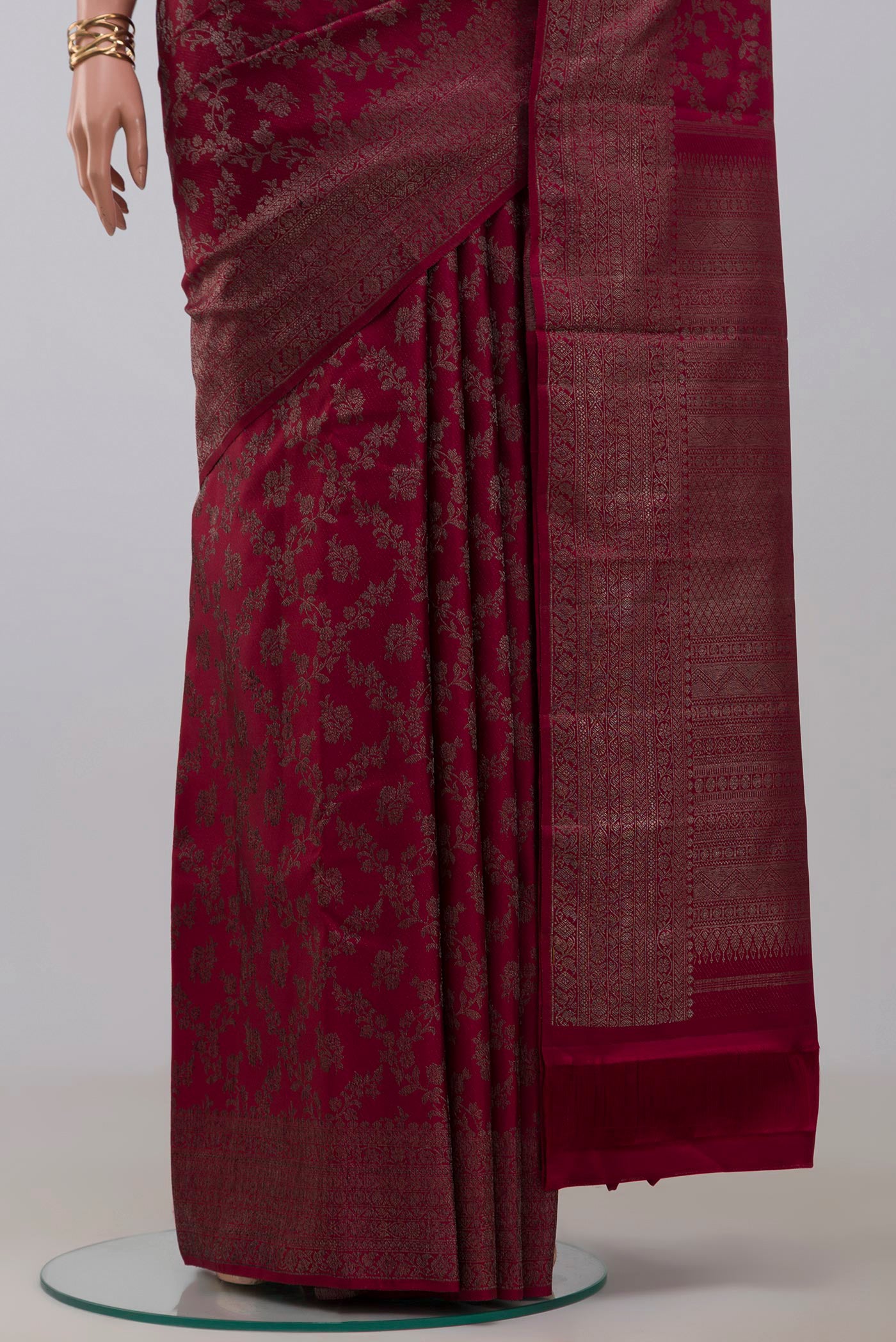 Pleats and pallu of Maroon Kanjivaram Silk Saree with Zari Brocade on the body and Zari Border. 