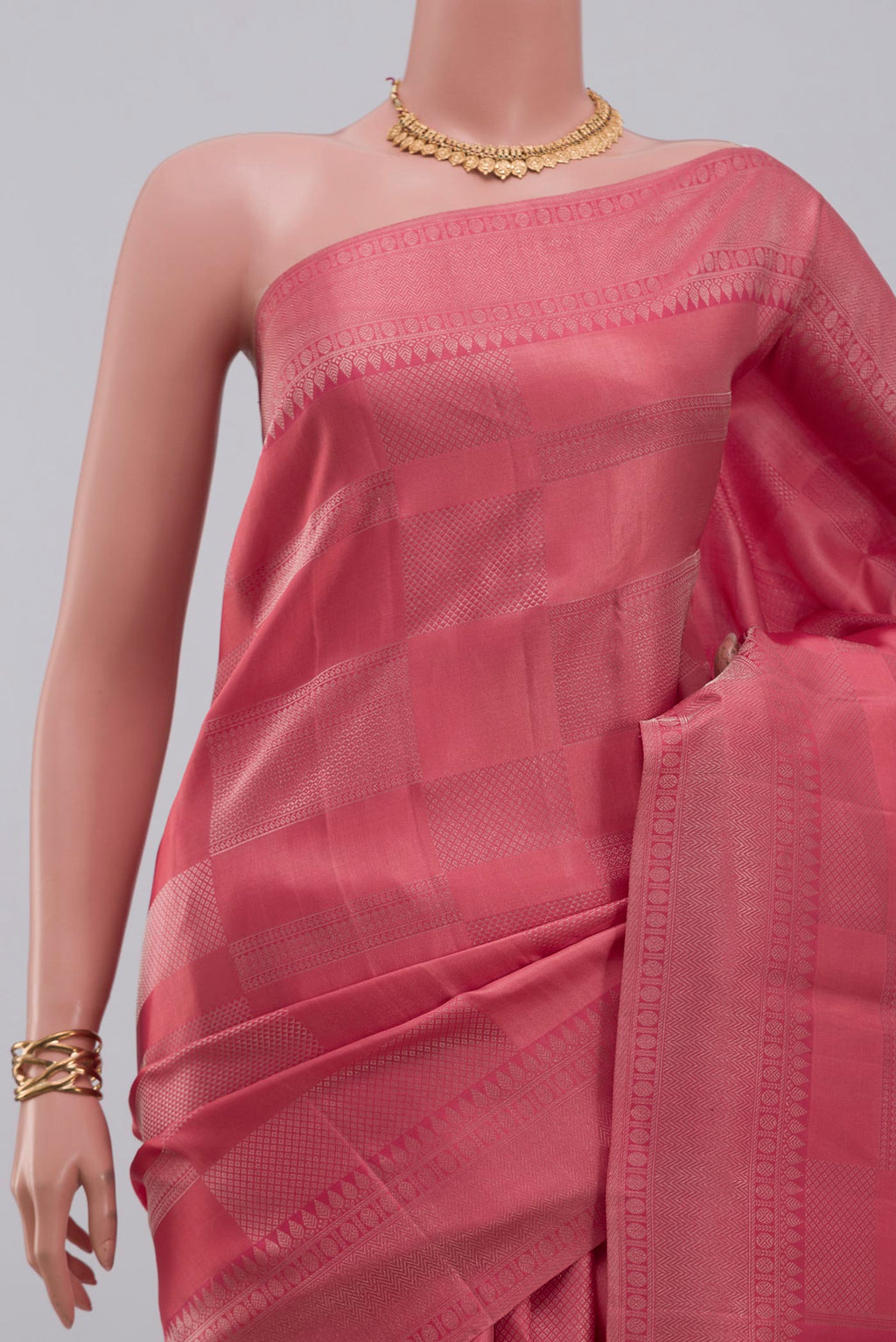 Border image of Peach Kanjivaram Silk Saree with Zari Brocade on the body and Zari Border. 